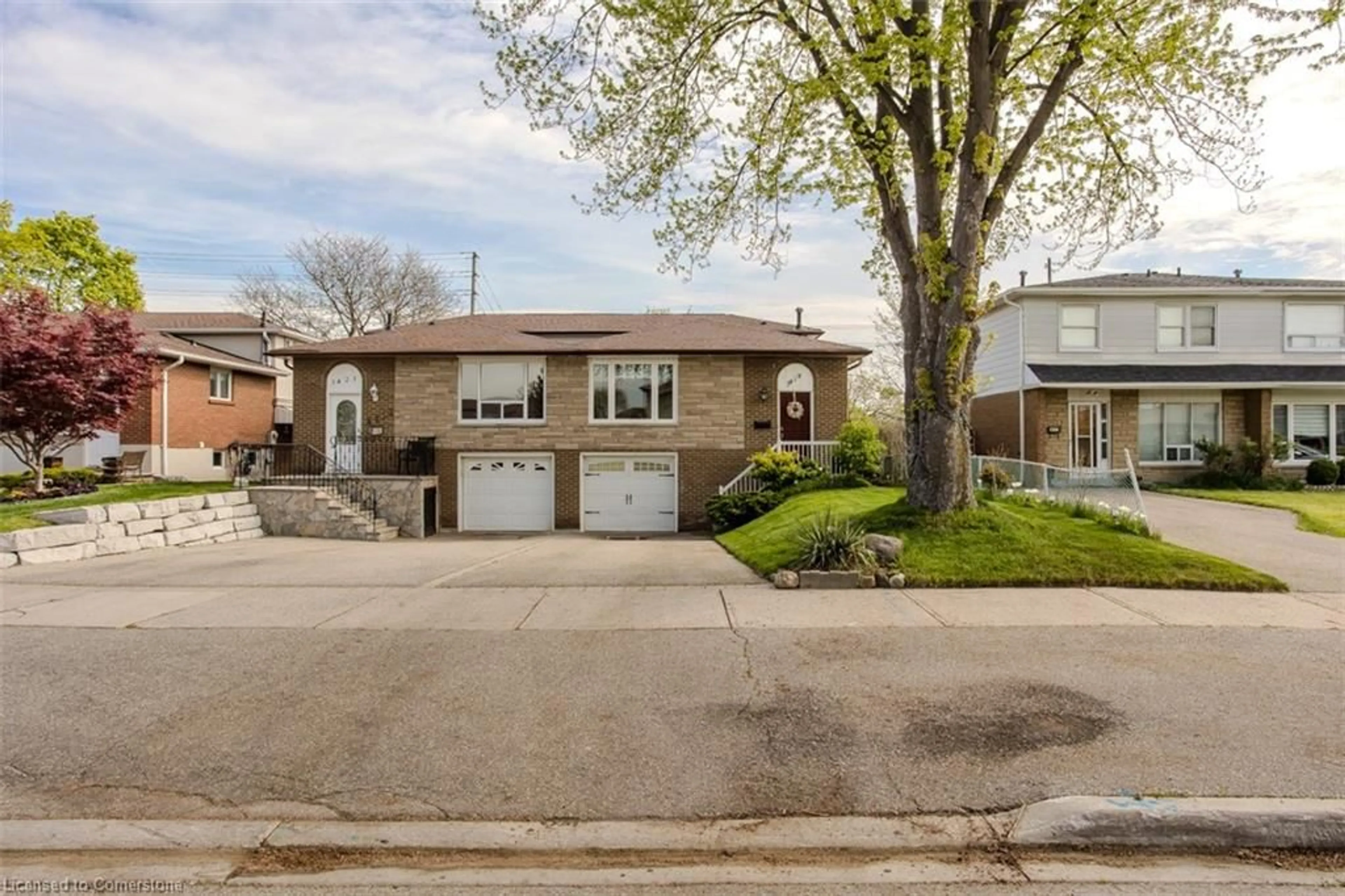 Home with brick exterior material, street for 3419 Homark Dr, Mississauga Ontario L4Y 2K6