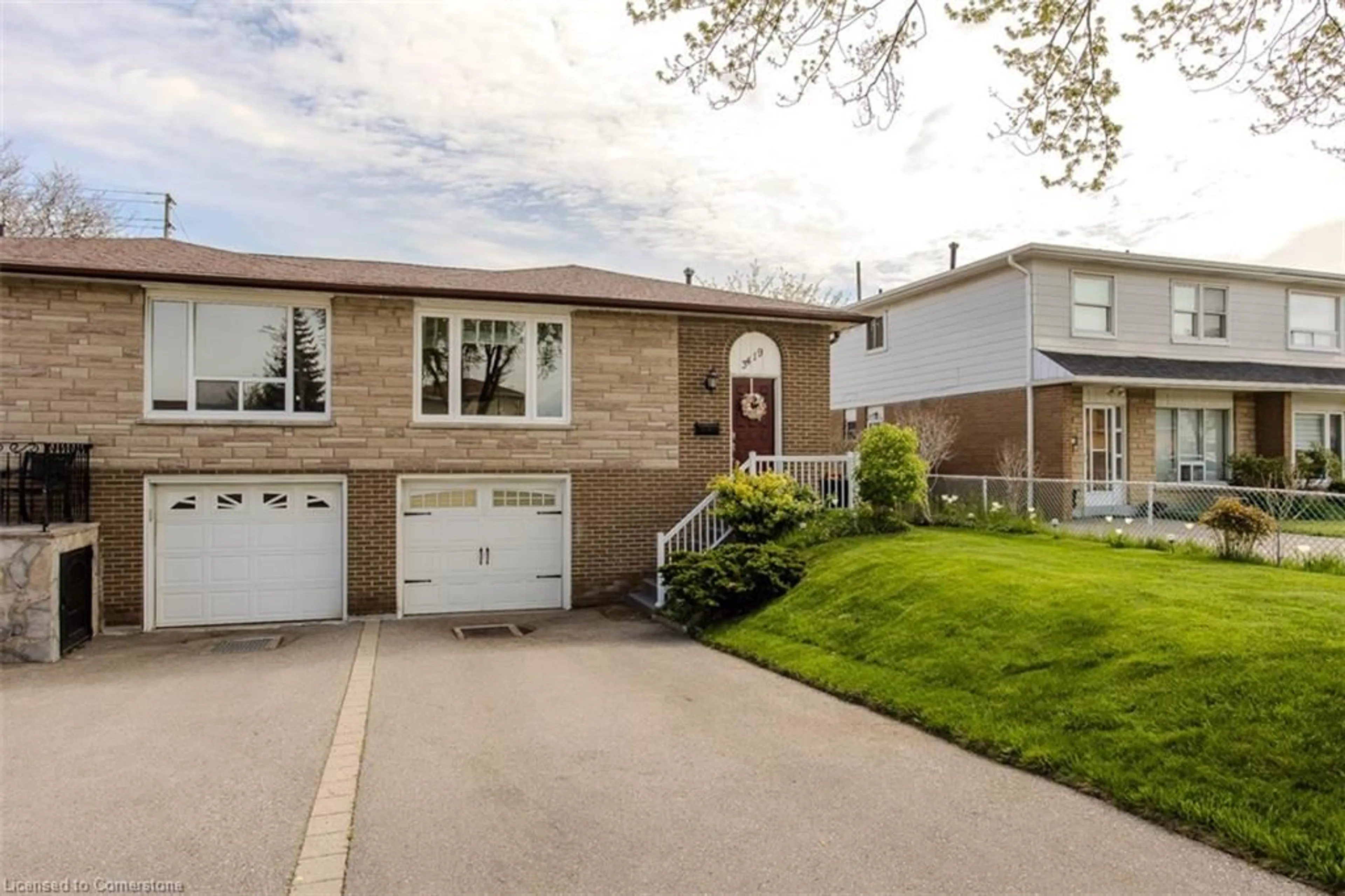 Home with brick exterior material, street for 3419 Homark Dr, Mississauga Ontario L4Y 2K6
