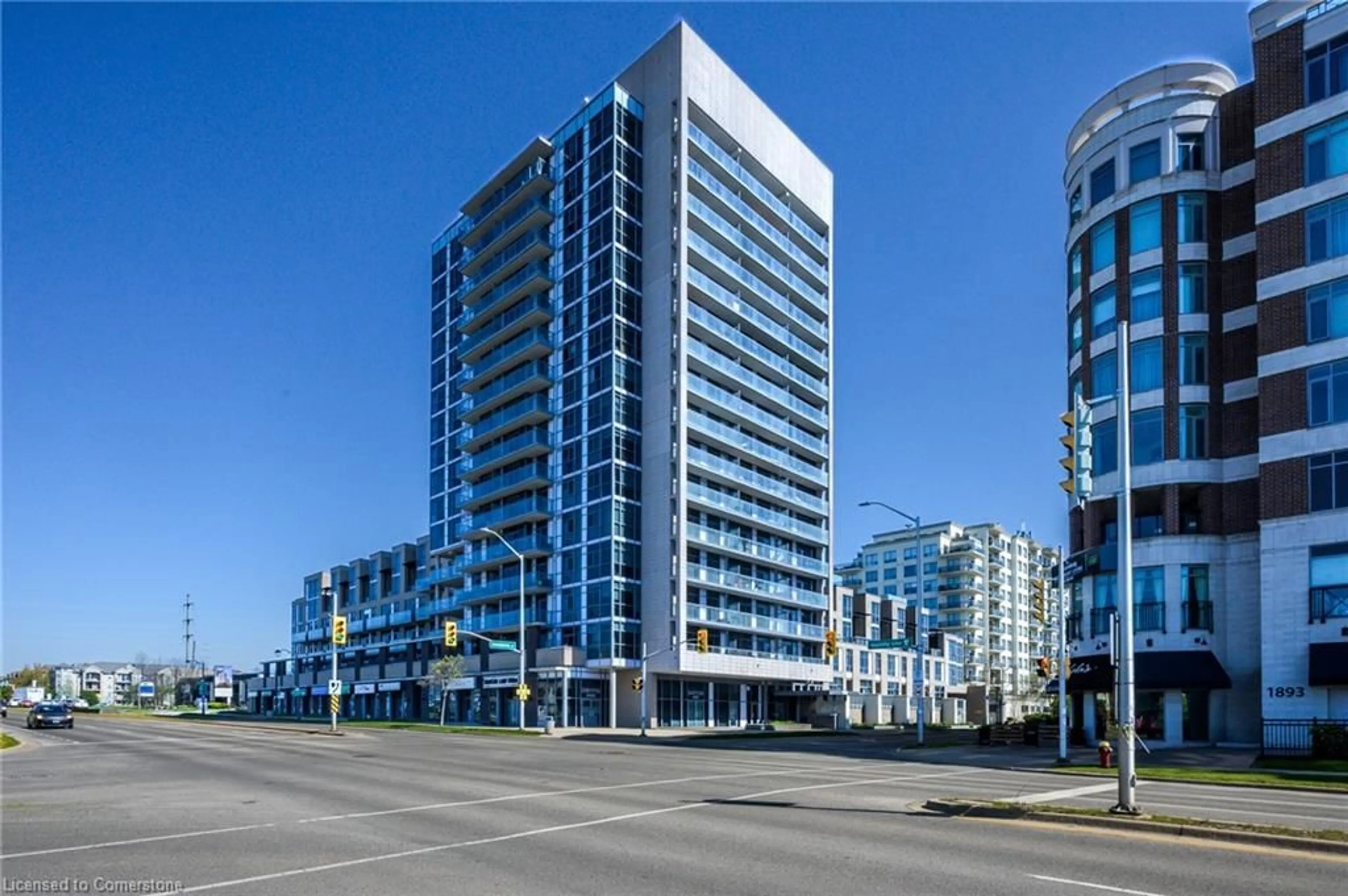 Indoor foyer for 1940 Ironstone Dr #1606, Burlington Ontario L7L 0E4