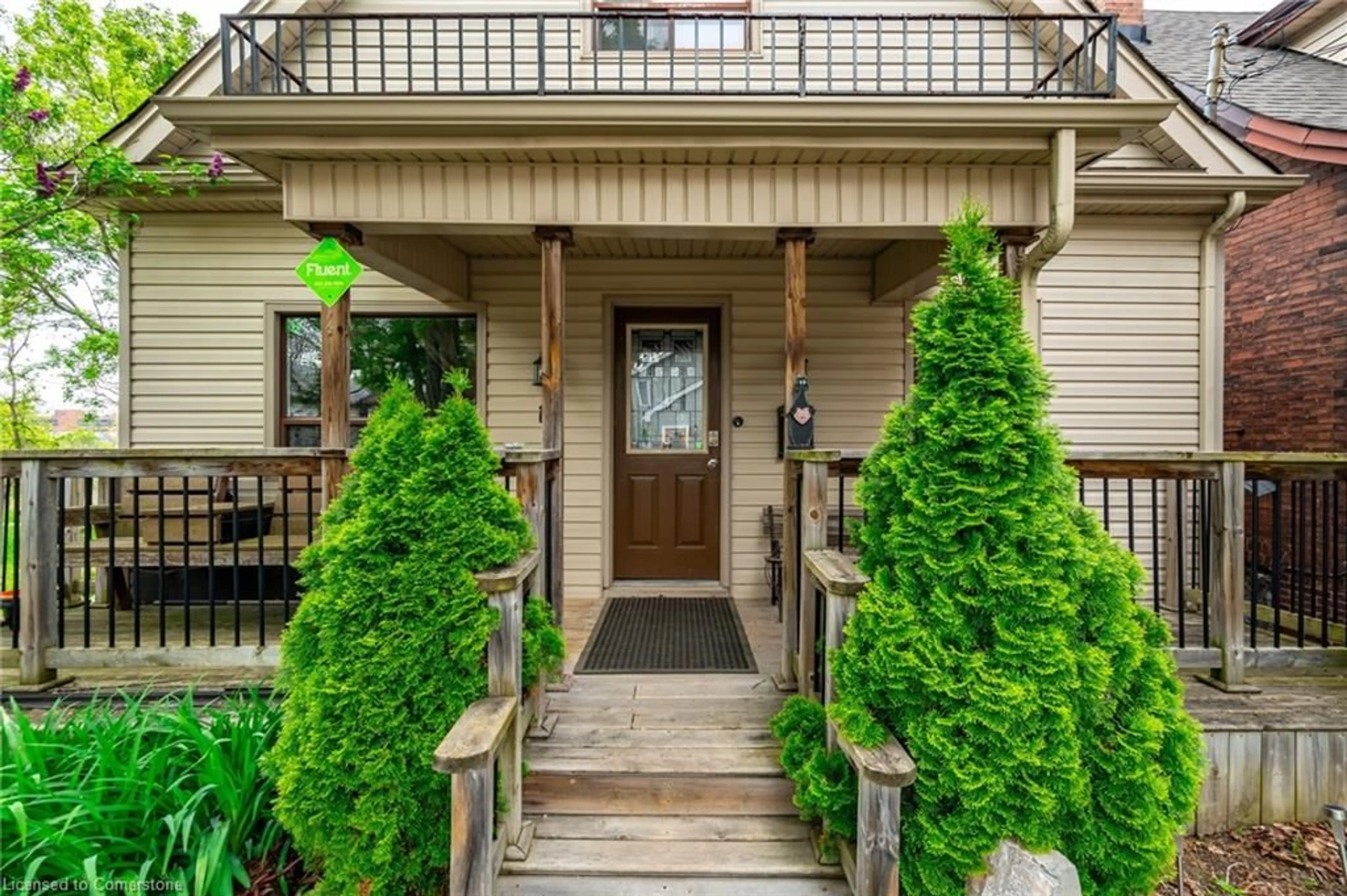 Indoor entryway for 12 Rossmore Ave, Hamilton Ontario L8P 2N3