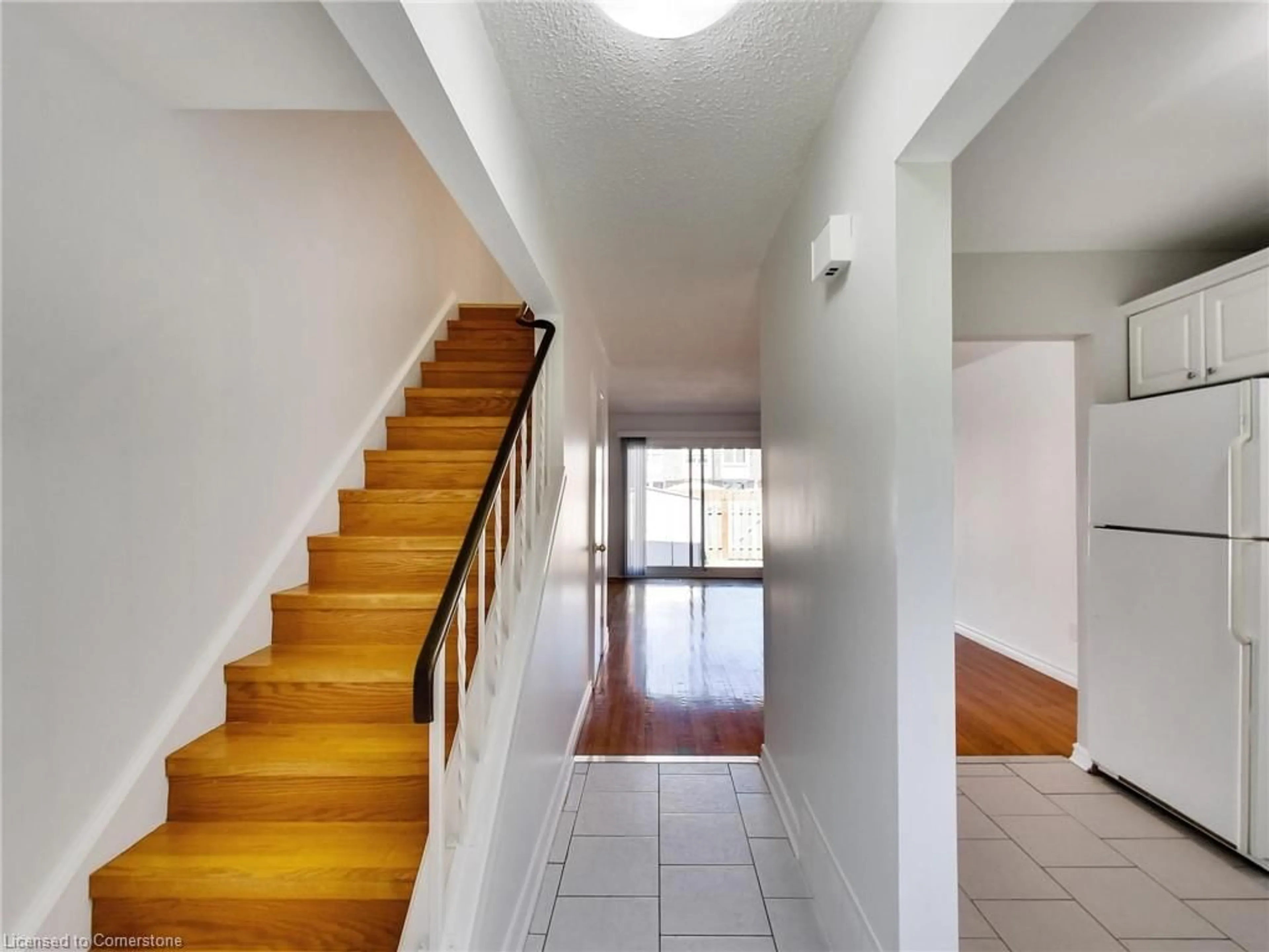 Indoor foyer for 153 Limeridge Rd #16, Hamilton Ontario L9C 2V3