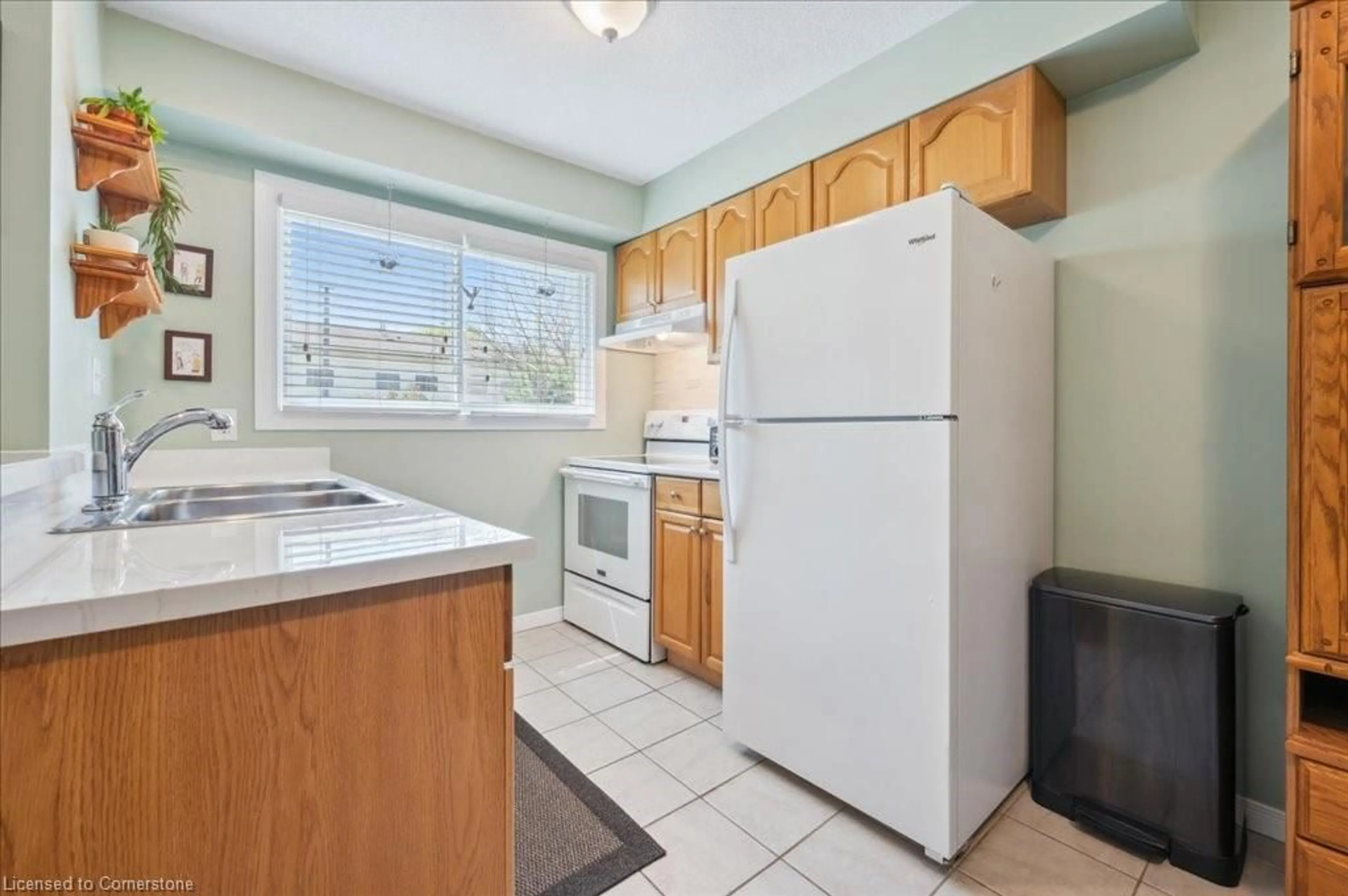 Standard kitchen, ceramic/tile floor for 211 Veronica Dr #29, Kitchener Ontario N2A 2R8
