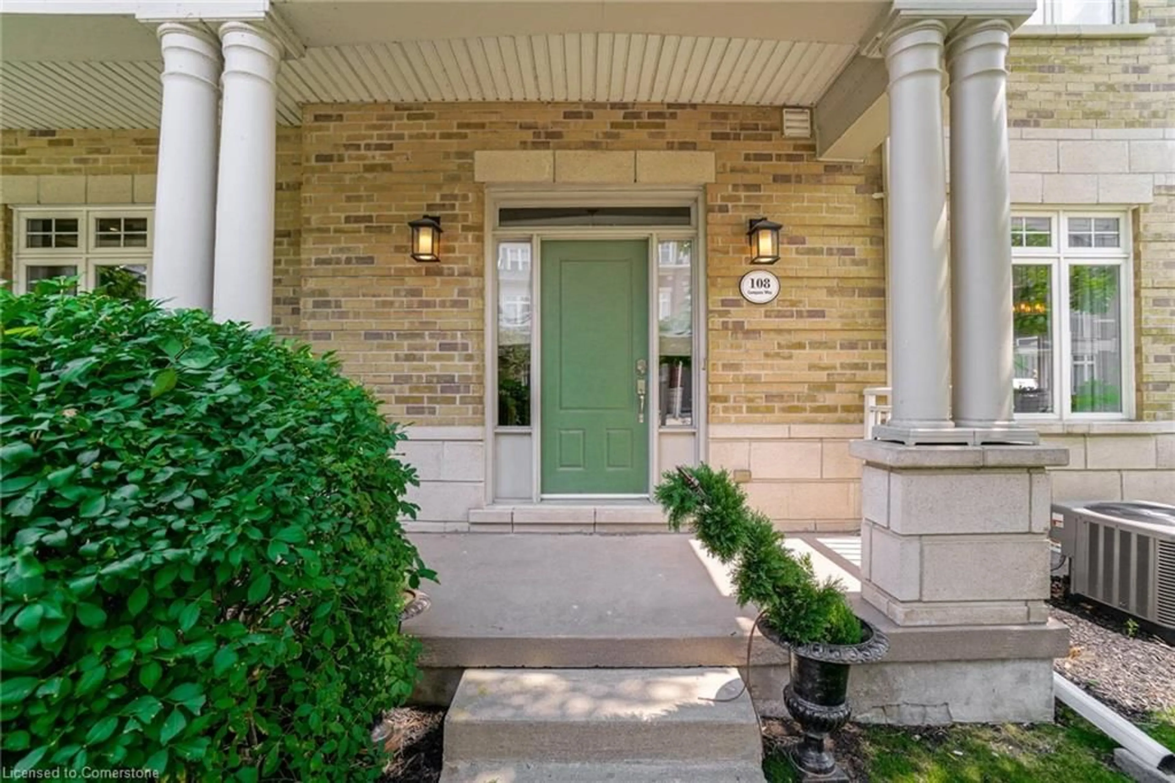 Indoor entryway for 108 Compass Way, Port Credit Ontario L5G 4V1