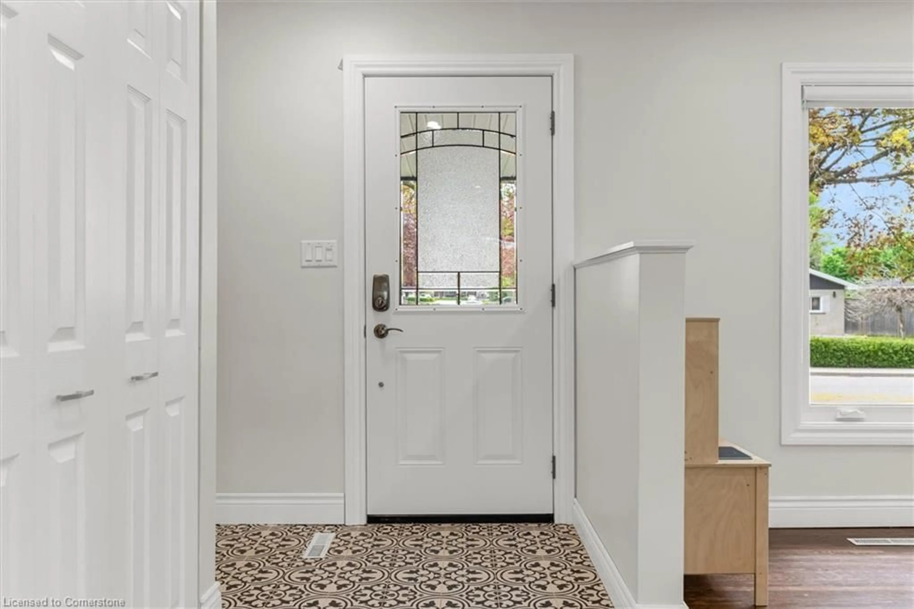 Indoor entryway for 14 Carousel Ave, Hamilton Ontario L9A 4L5