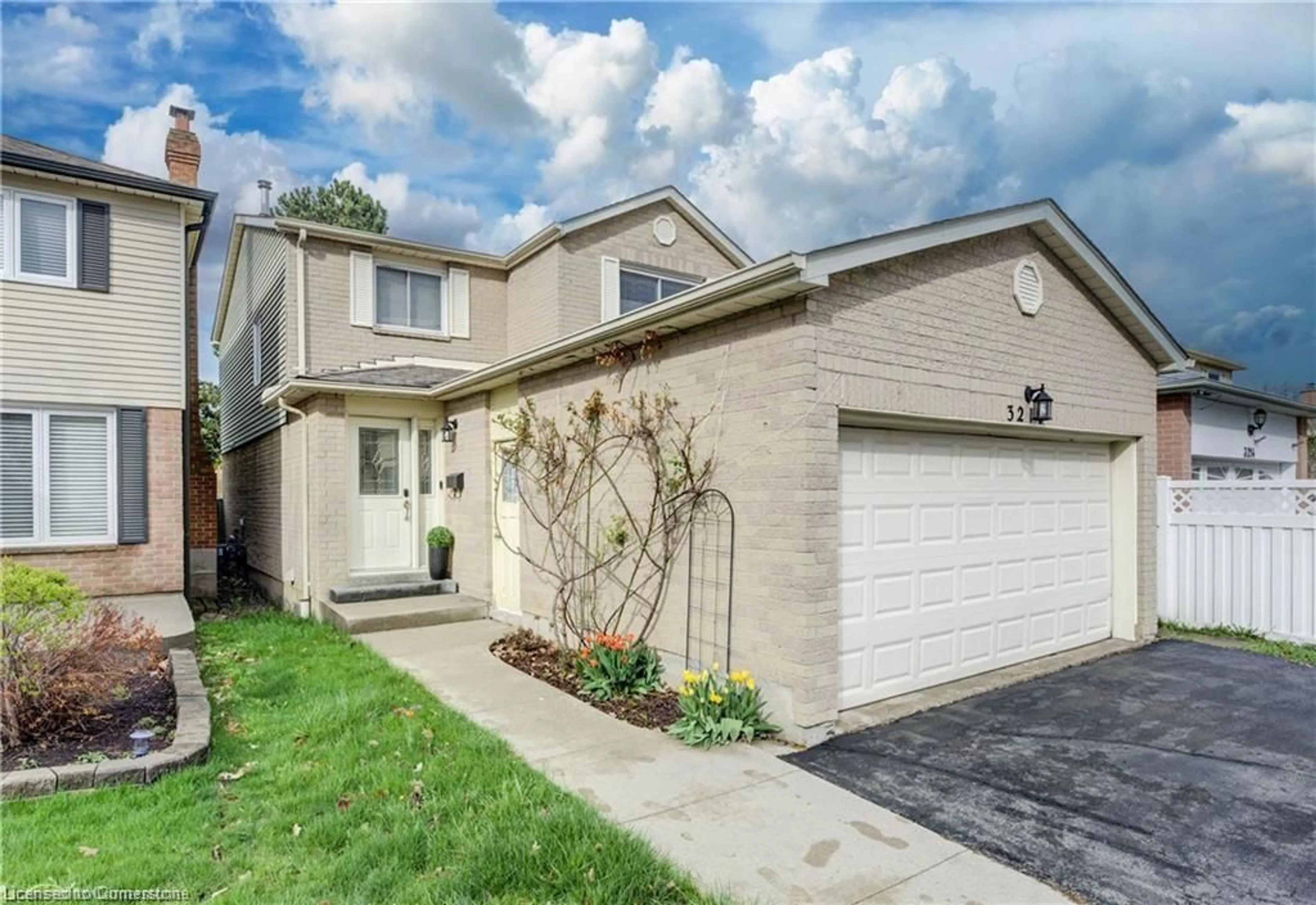 Home with brick exterior material, street for 3210 Anderson Cres, Mississauga Ontario L5N 2Y5