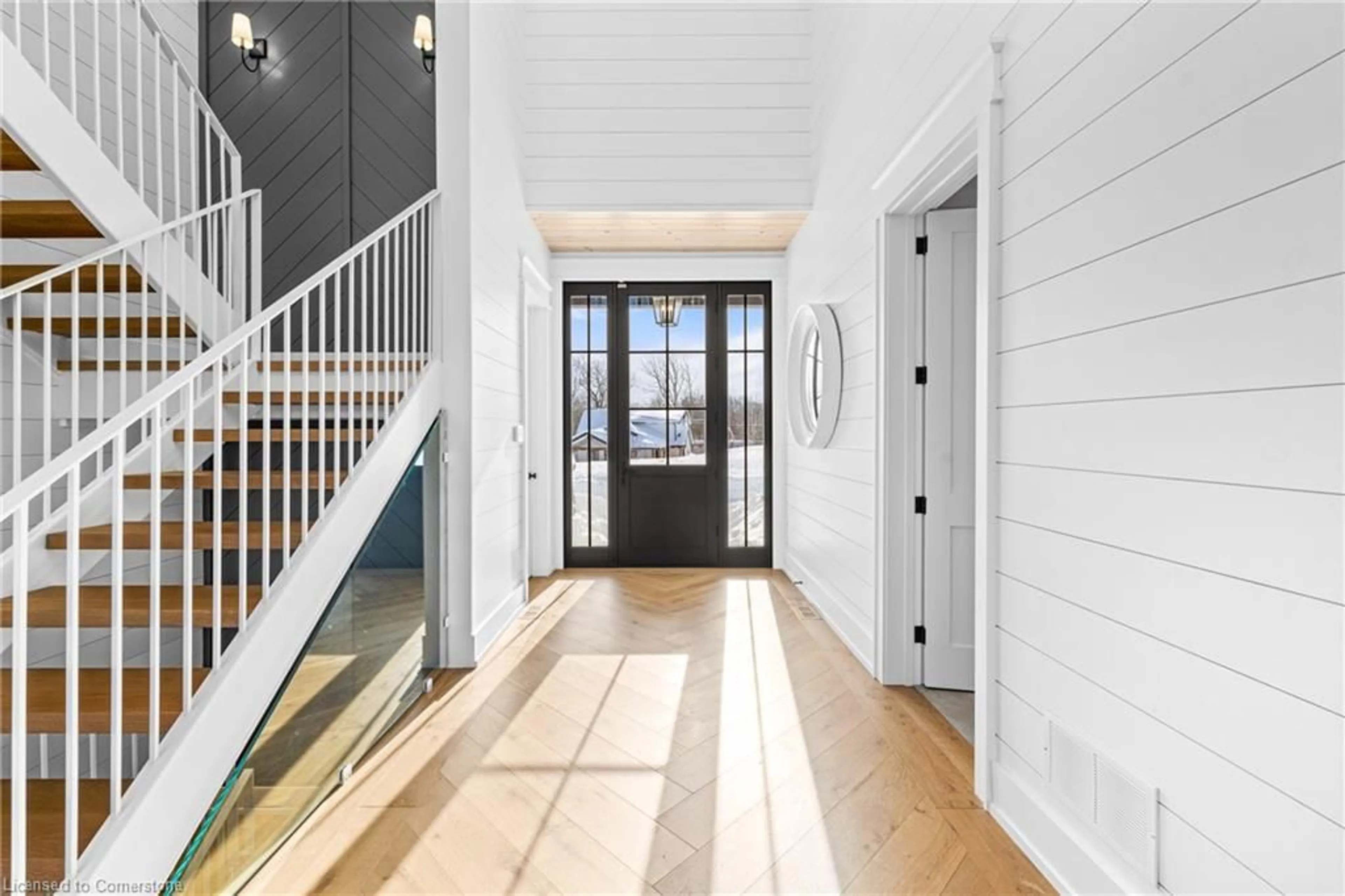 Indoor entryway for 3524 Isla Way, Port Severn Ontario L0K 1S0