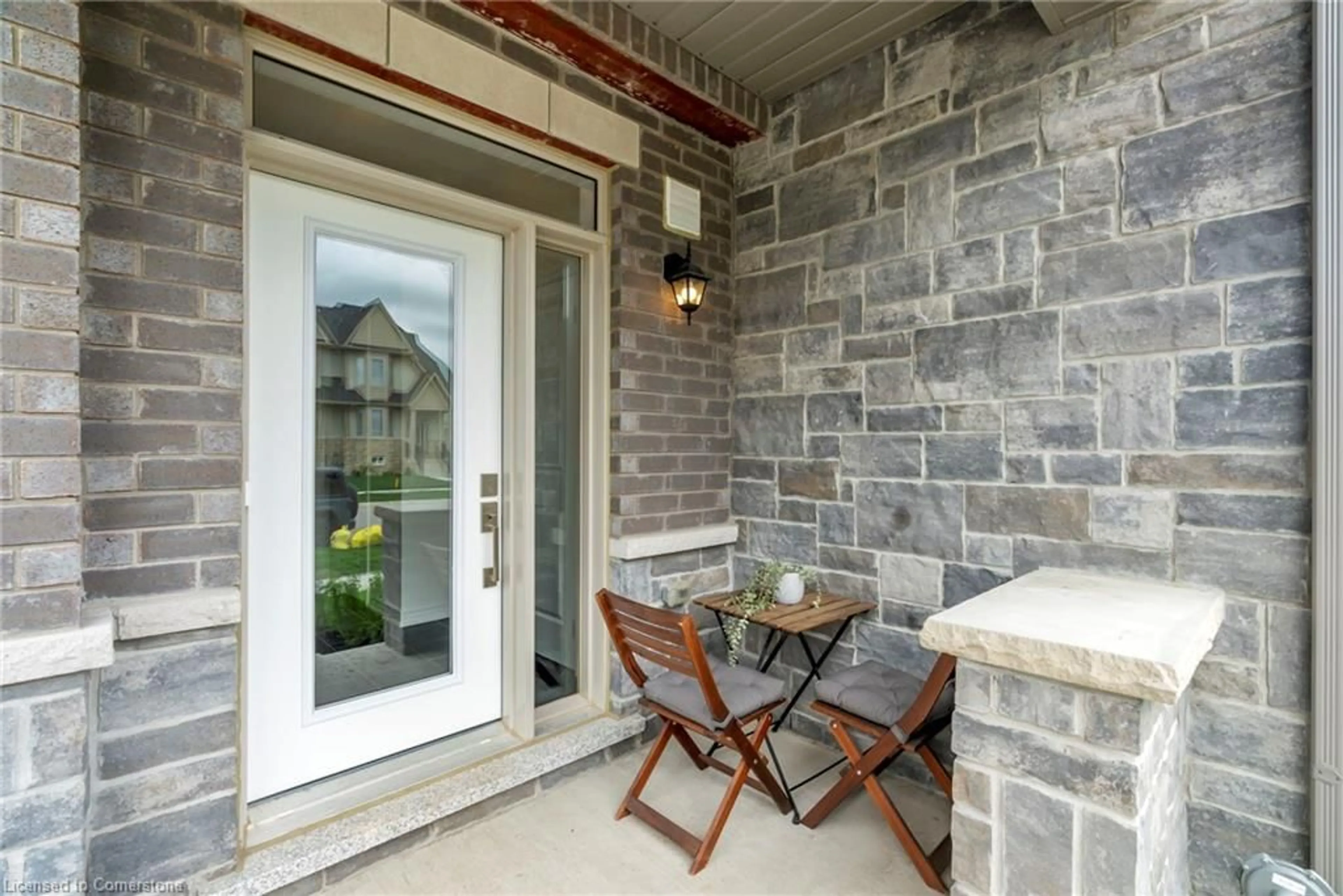 Patio, street for 197 Farley Rd, Fergus Ontario N1M 0J2