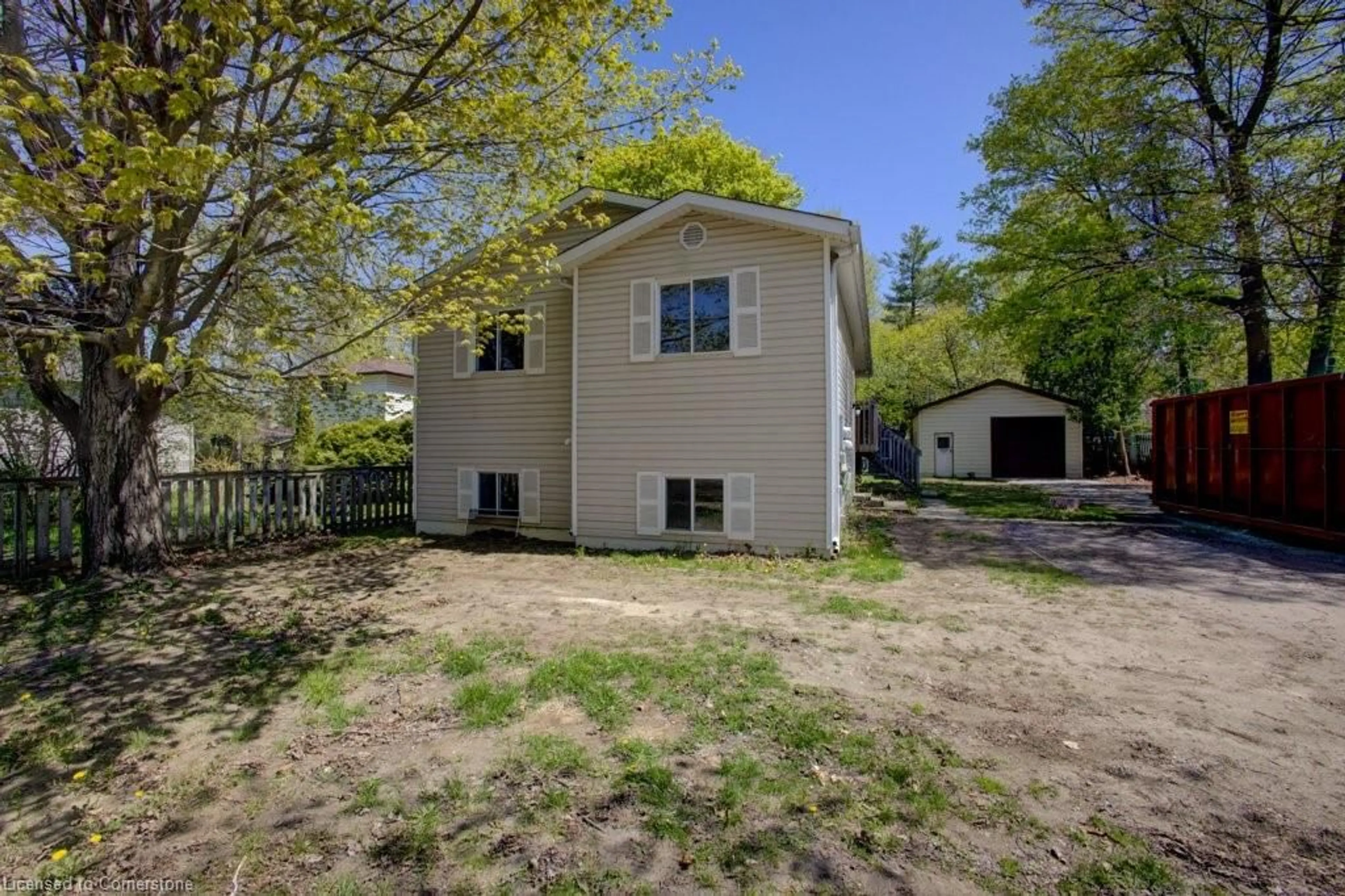 A pic from outside/outdoor area/front of a property/back of a property/a pic from drone, unknown for 2081 25th Side Rd, Innisfil Ontario L9S 1Z4