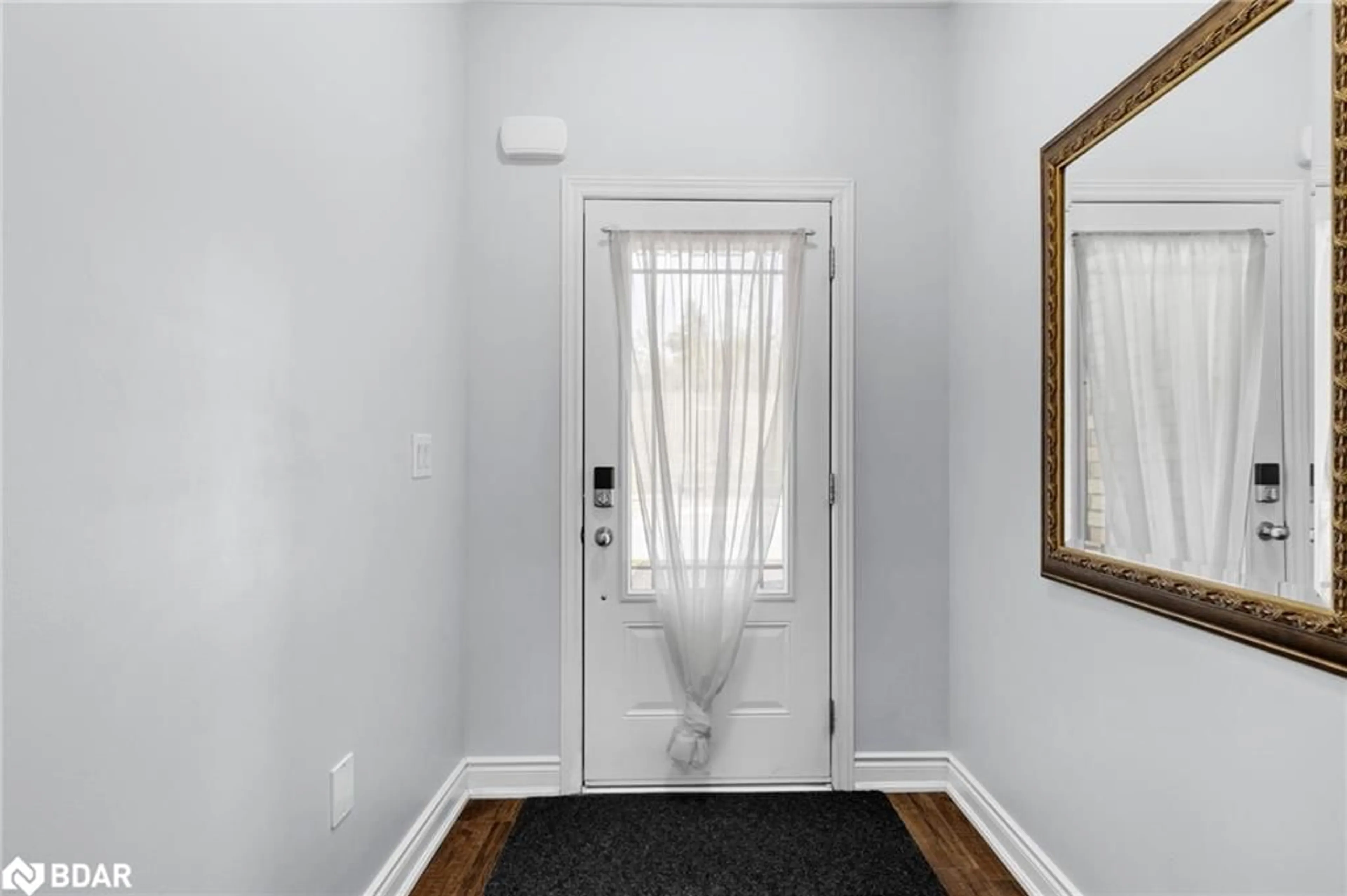 Indoor entryway for 60 Lily Dr, Orillia Ontario L3V 0G3