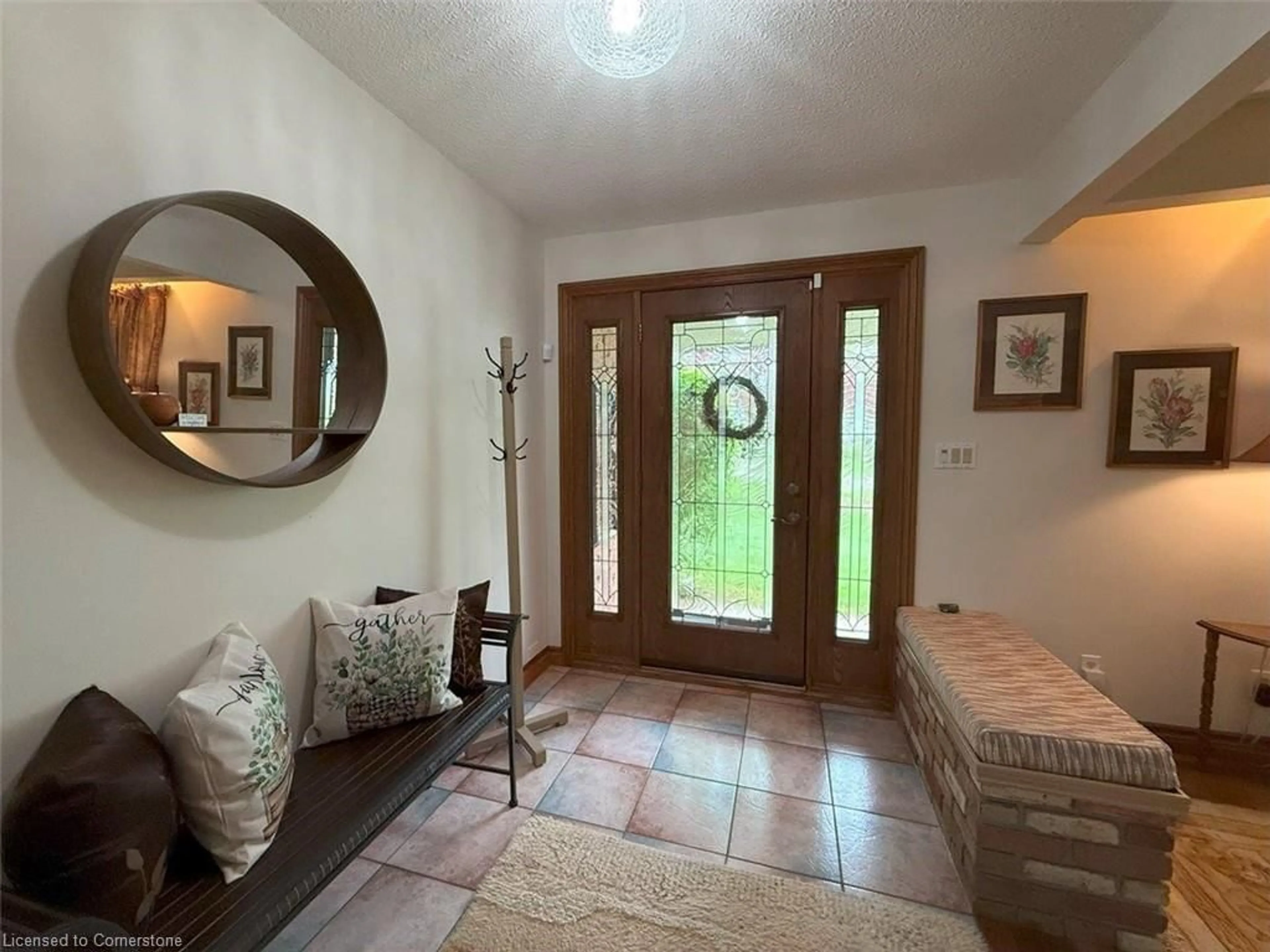 Indoor entryway for 163 Concession 3 Townsend Rd, Wilsonville Ontario N0E 1Z0