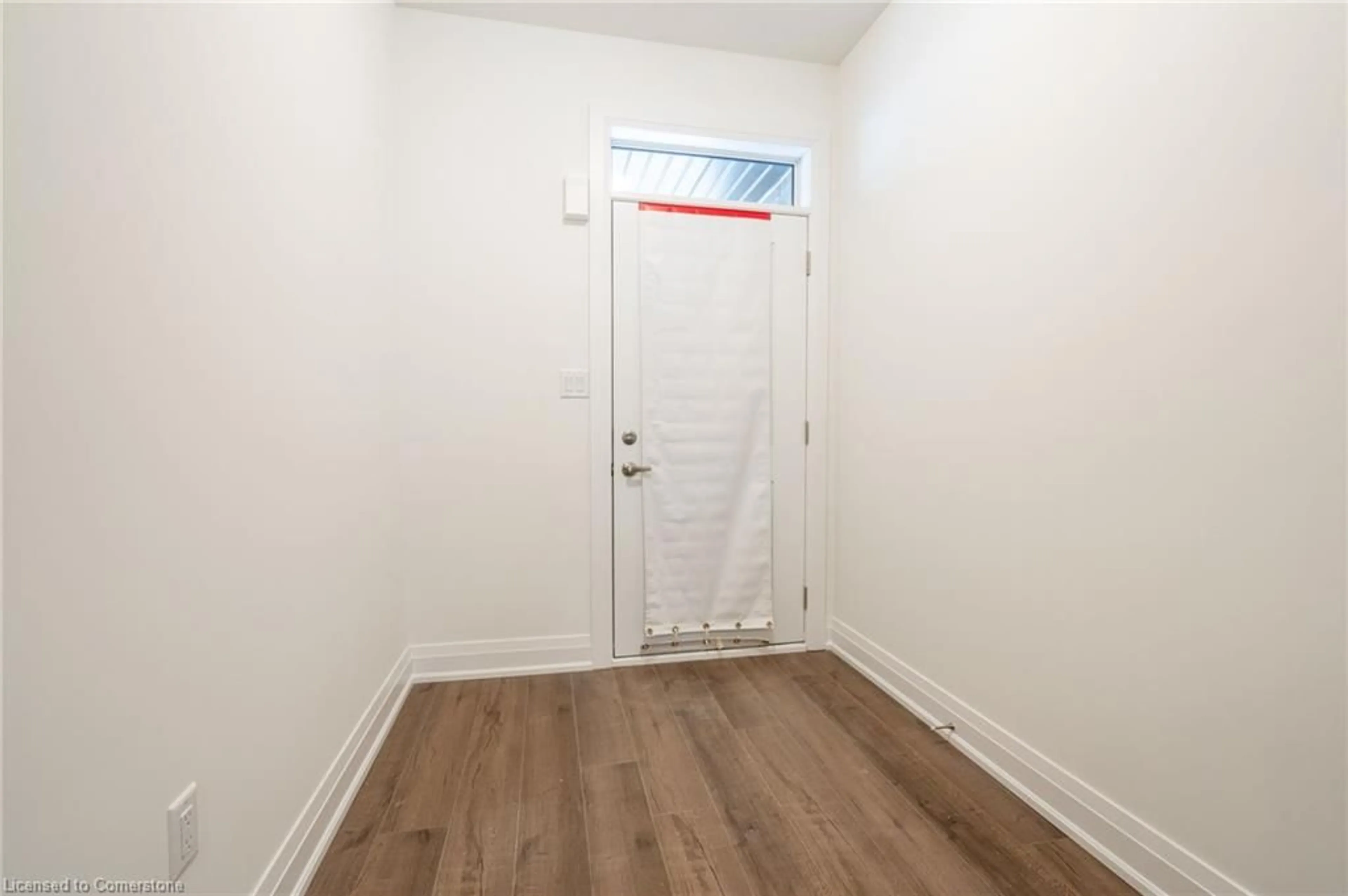 Indoor entryway for 18 Clear Valley Dr, Hamilton Ontario L0R 1W0