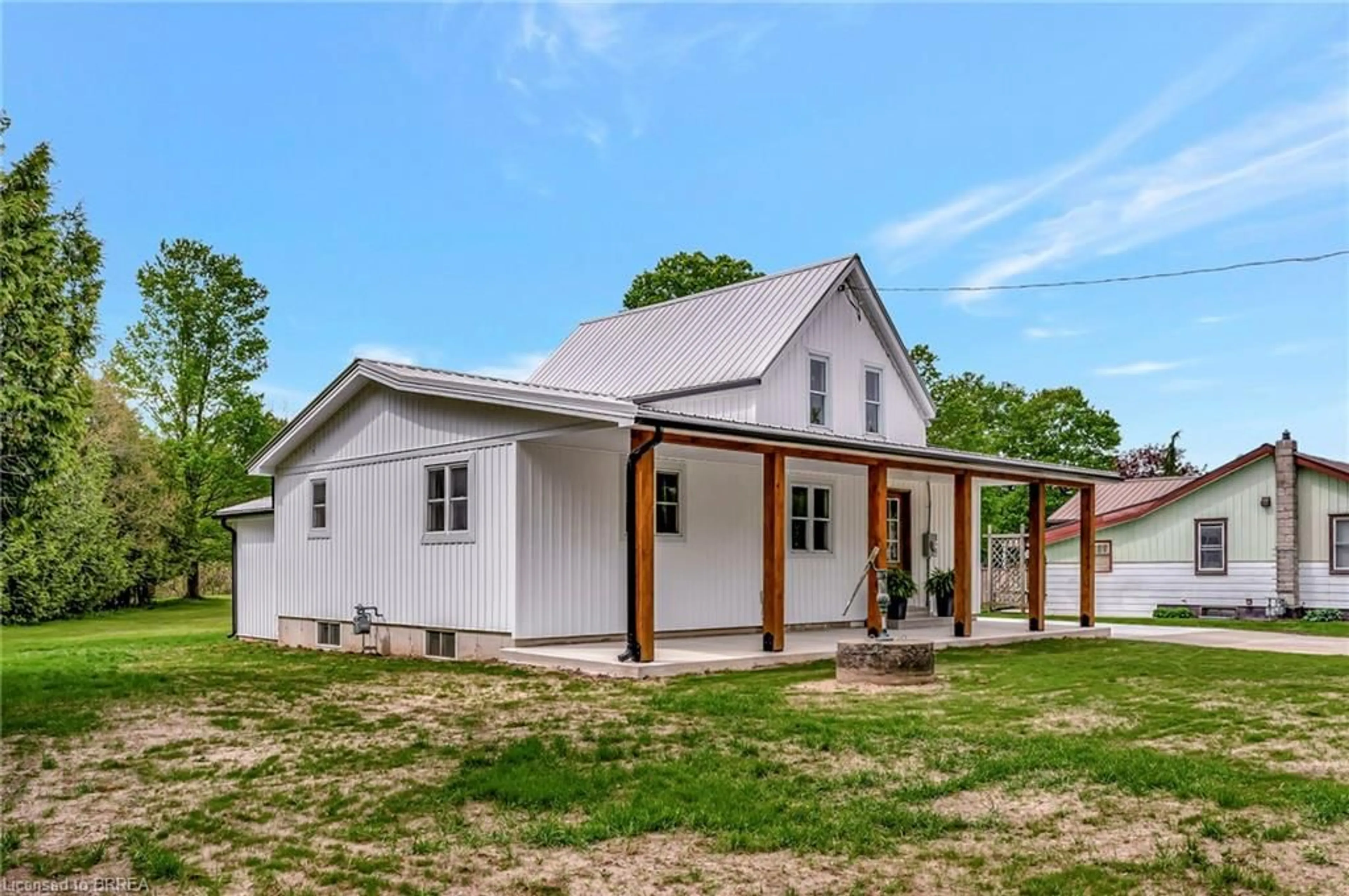 Home with vinyl exterior material, building for 9390 Richmond Rd, Aylmer Ontario N5H 2R1