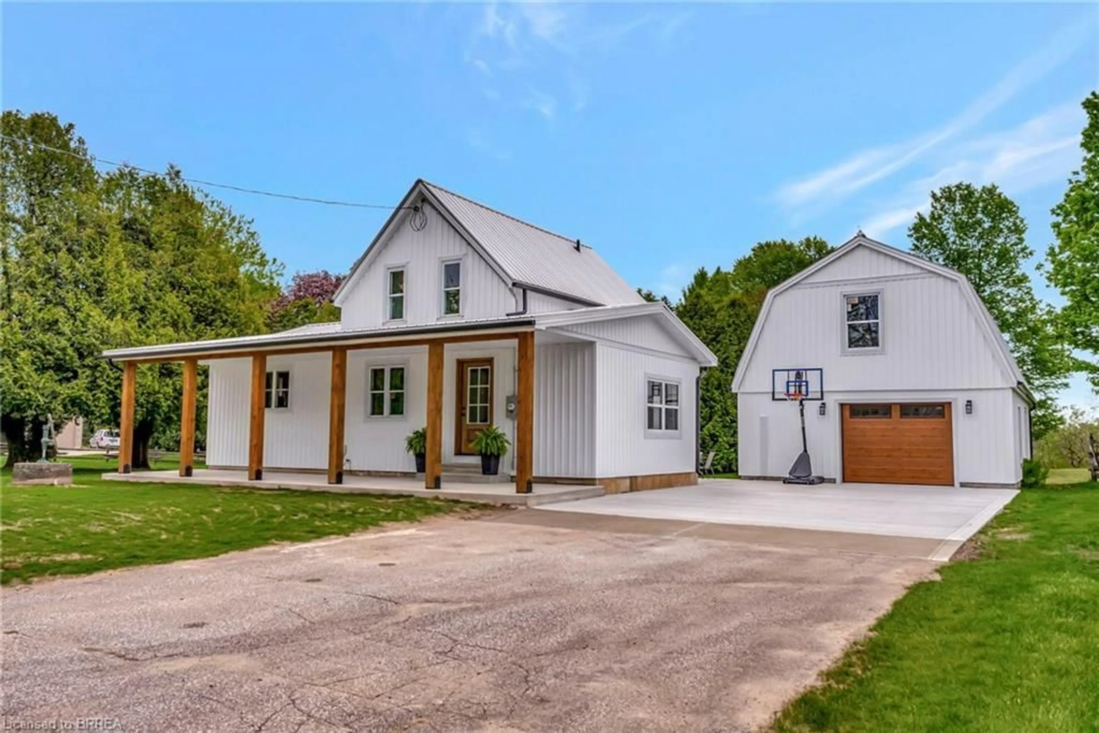 A pic from outside/outdoor area/front of a property/back of a property/a pic from drone, street for 9390 Richmond Rd, Aylmer Ontario N5H 2R1