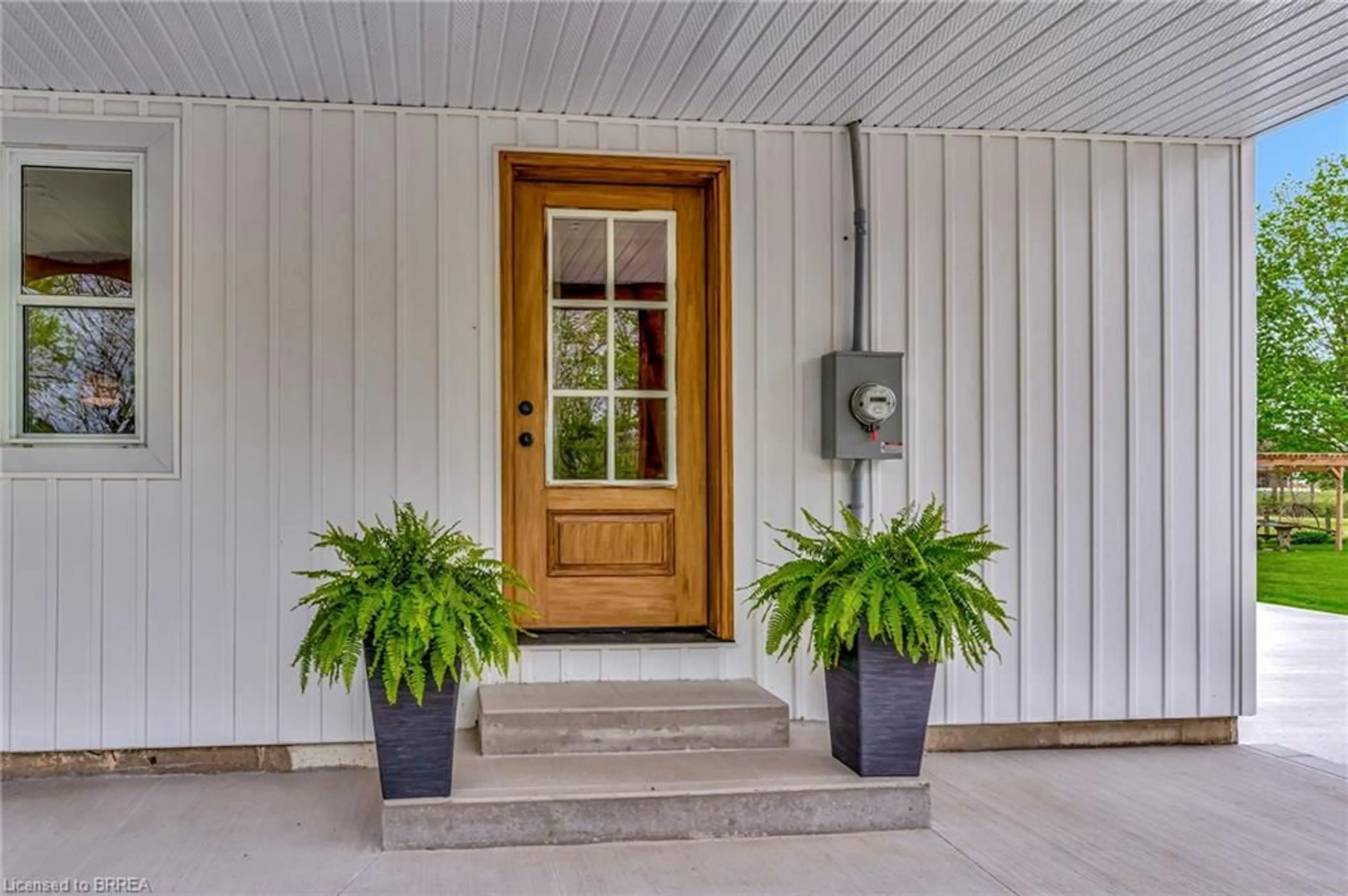 Indoor entryway for 9390 Richmond Rd, Aylmer Ontario N5H 2R1