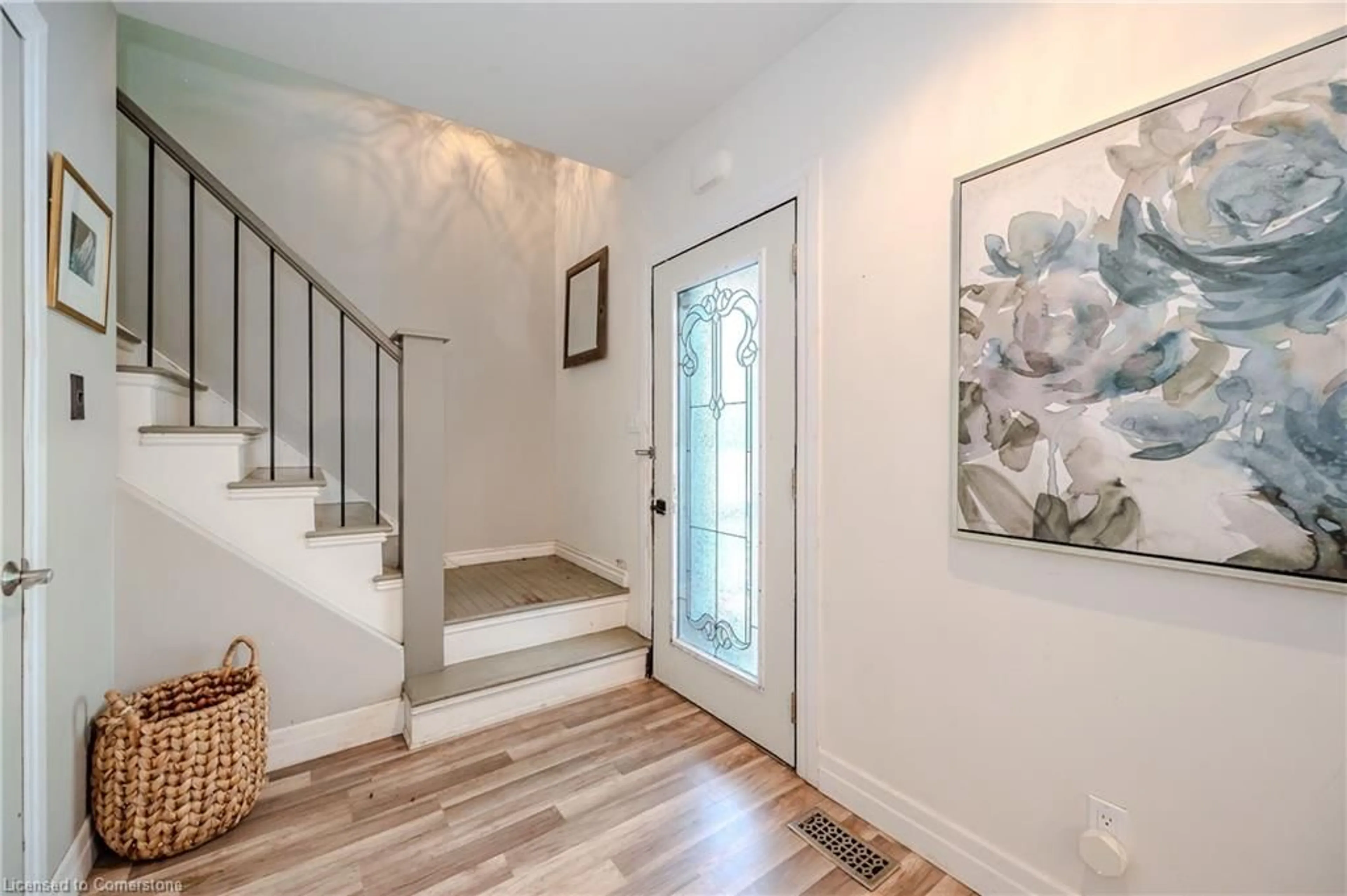 Indoor entryway for 33 Glasgow St, Kitchener Ontario N2G 2G6