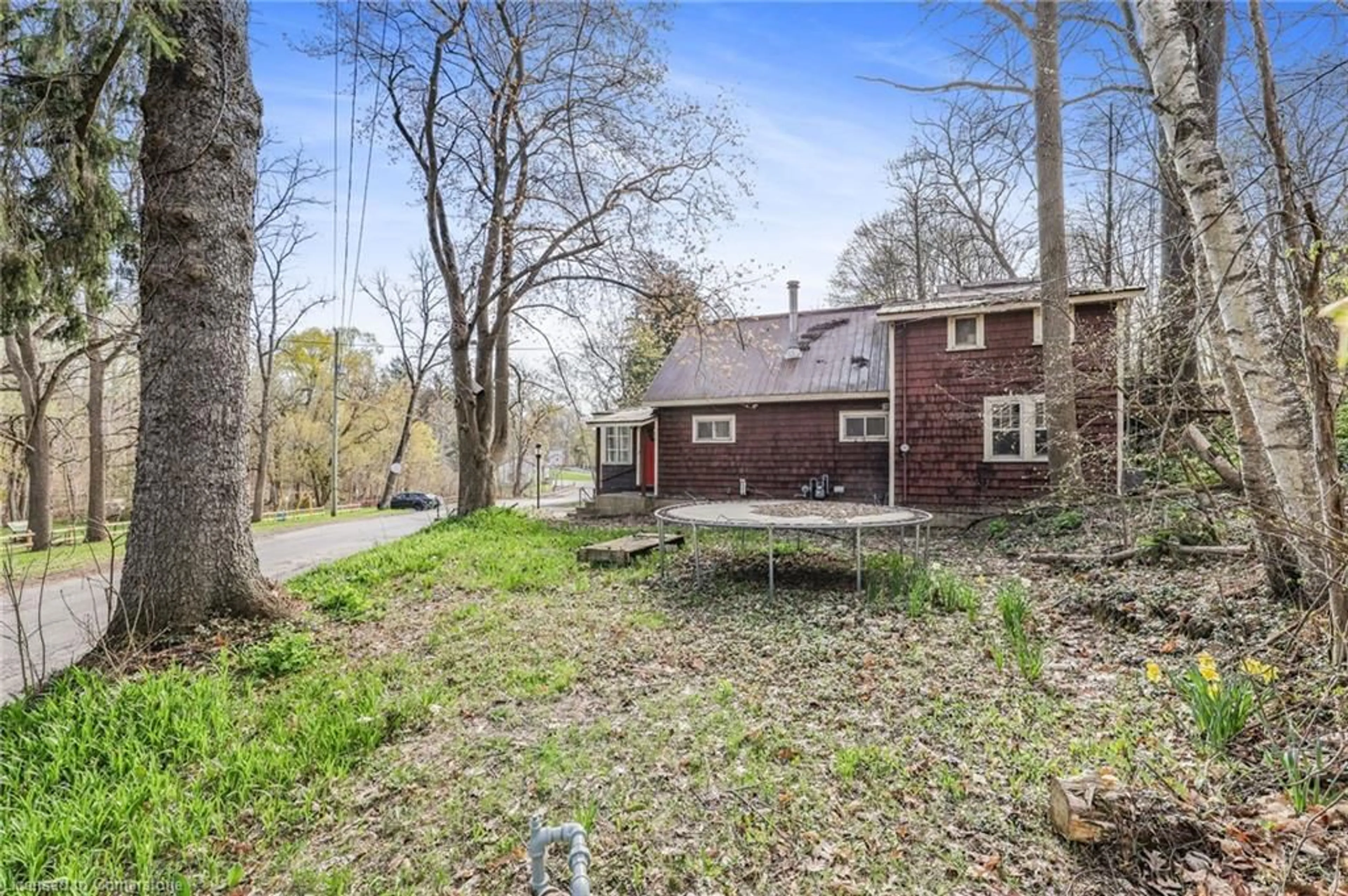 A pic from outside/outdoor area/front of a property/back of a property/a pic from drone, unknown for 436 Old Mill Rd, Delhi Ontario N4B 2X5