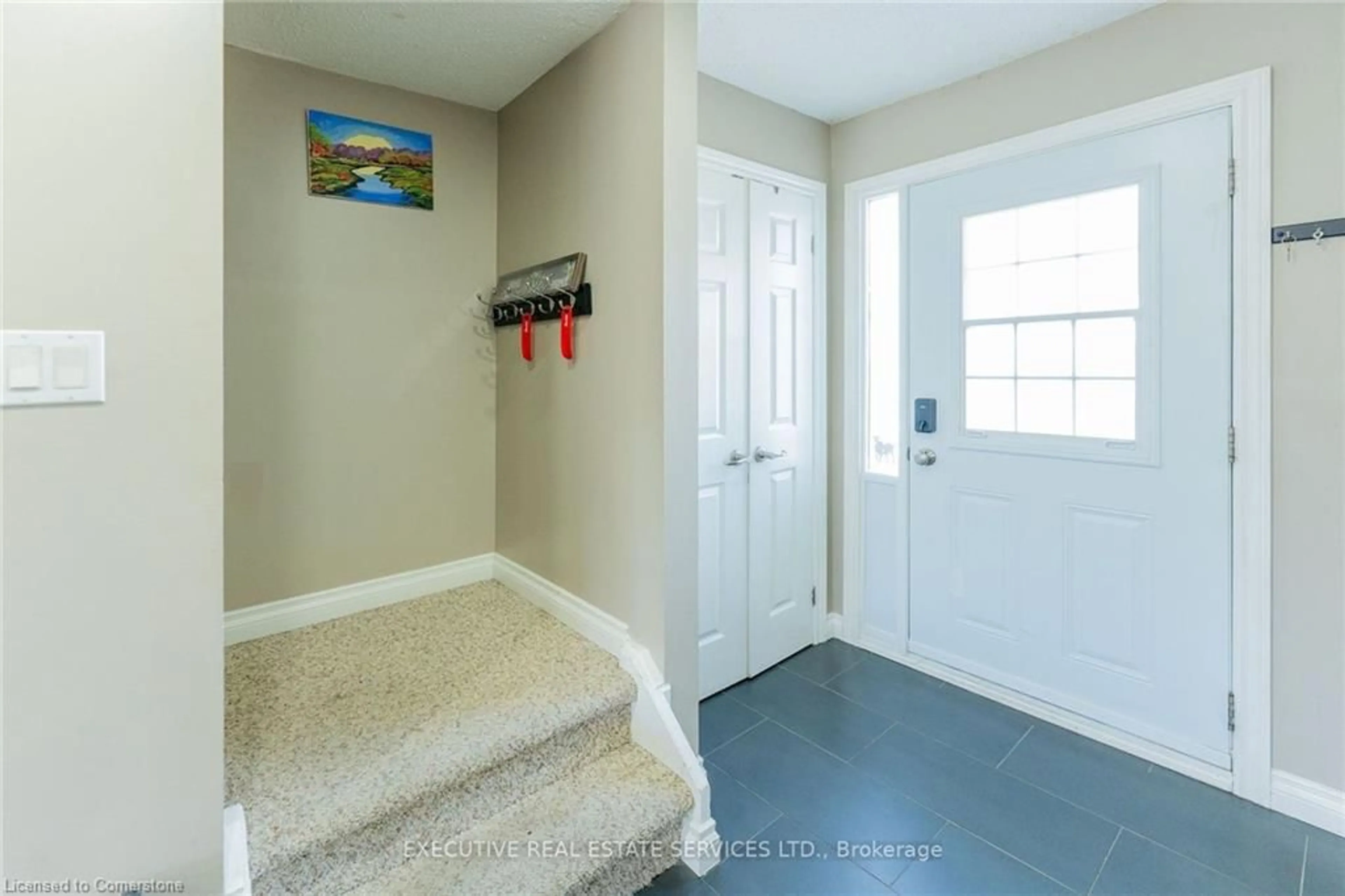 Indoor entryway for 24 Kingham Rd, Halton Hills Ontario L7J 1S4