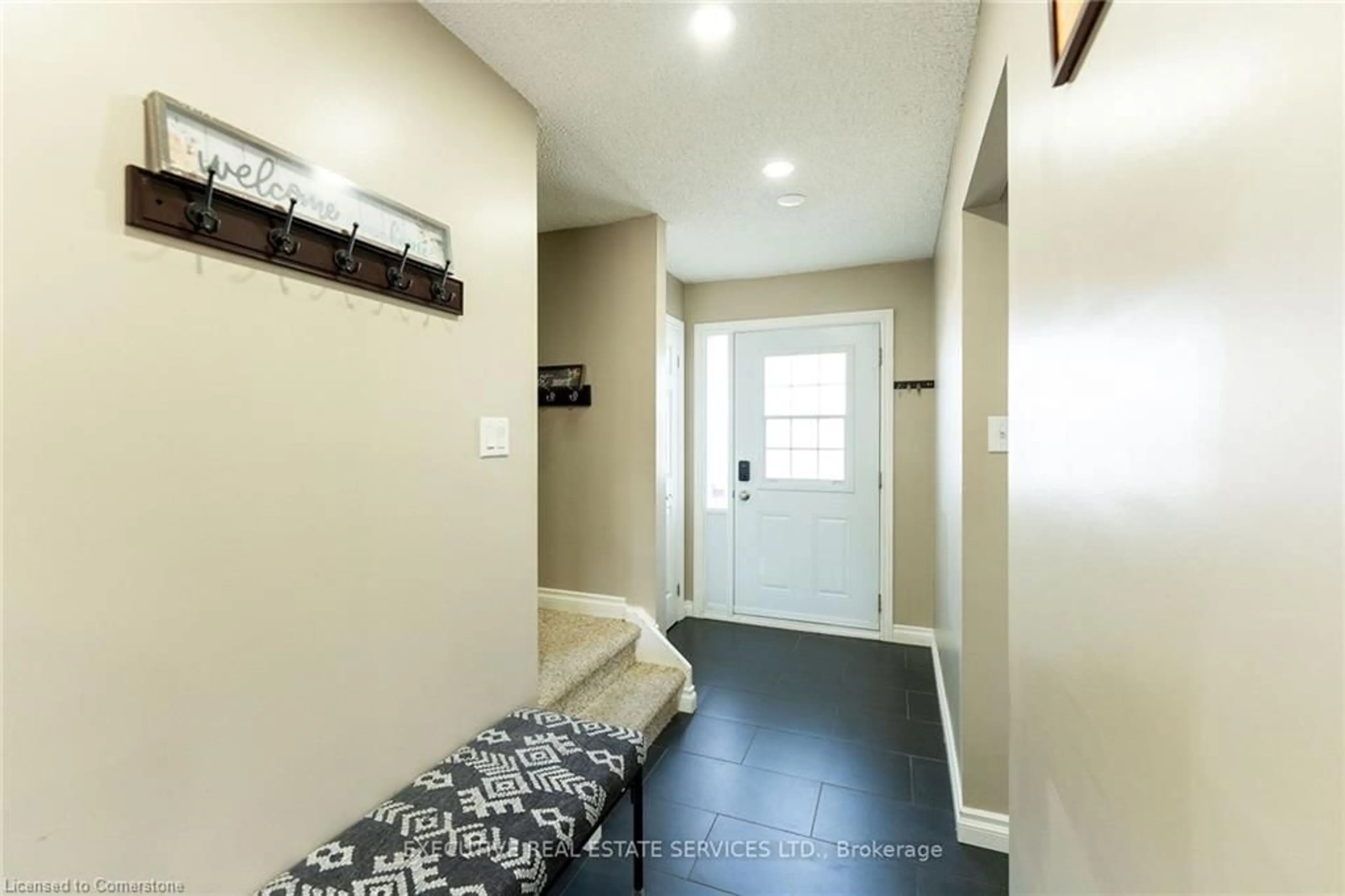 Indoor entryway for 24 Kingham Rd, Halton Hills Ontario L7J 1S4
