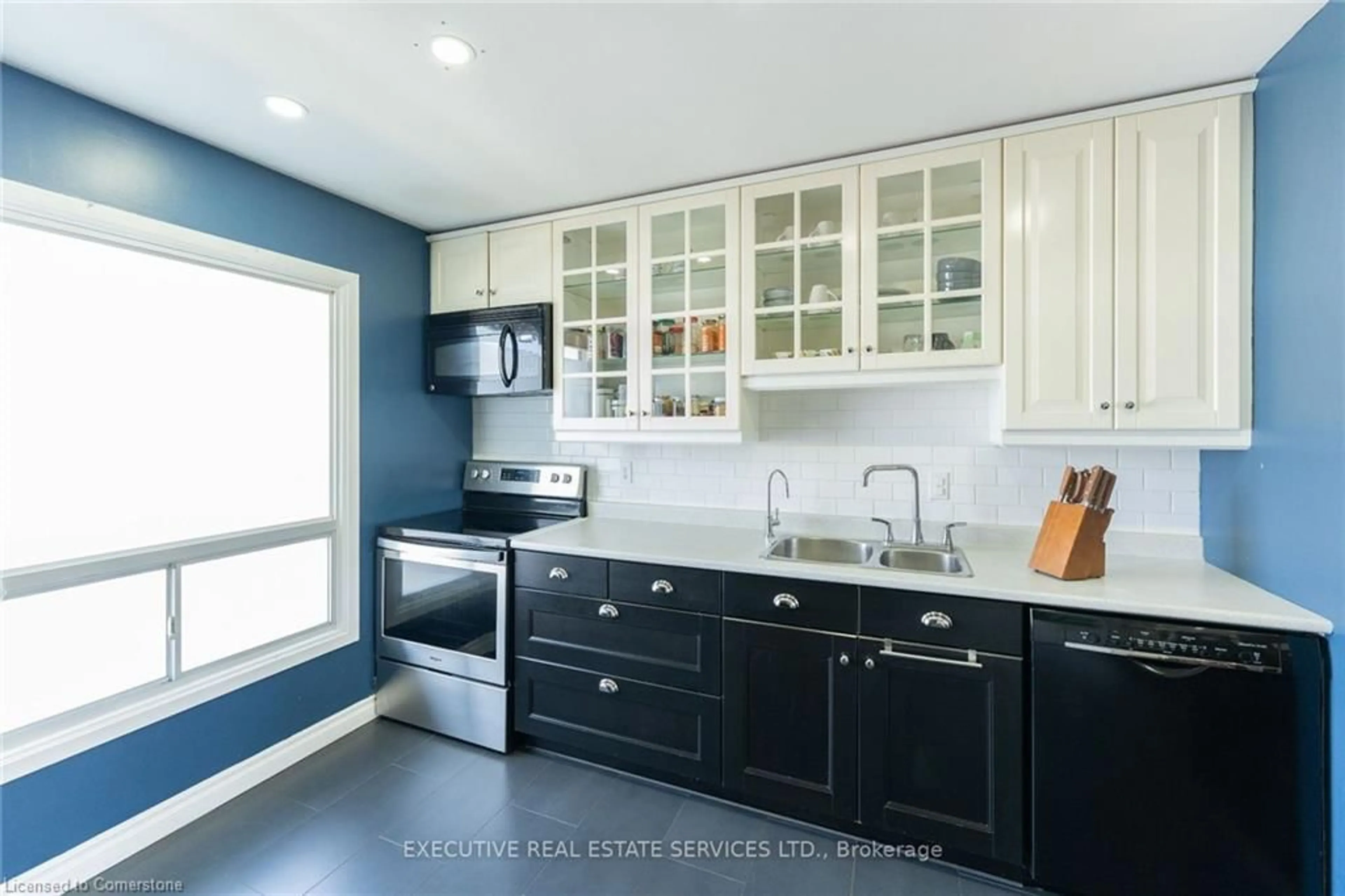 Open concept kitchen, ceramic/tile floor for 24 Kingham Rd, Halton Hills Ontario L7J 1S4