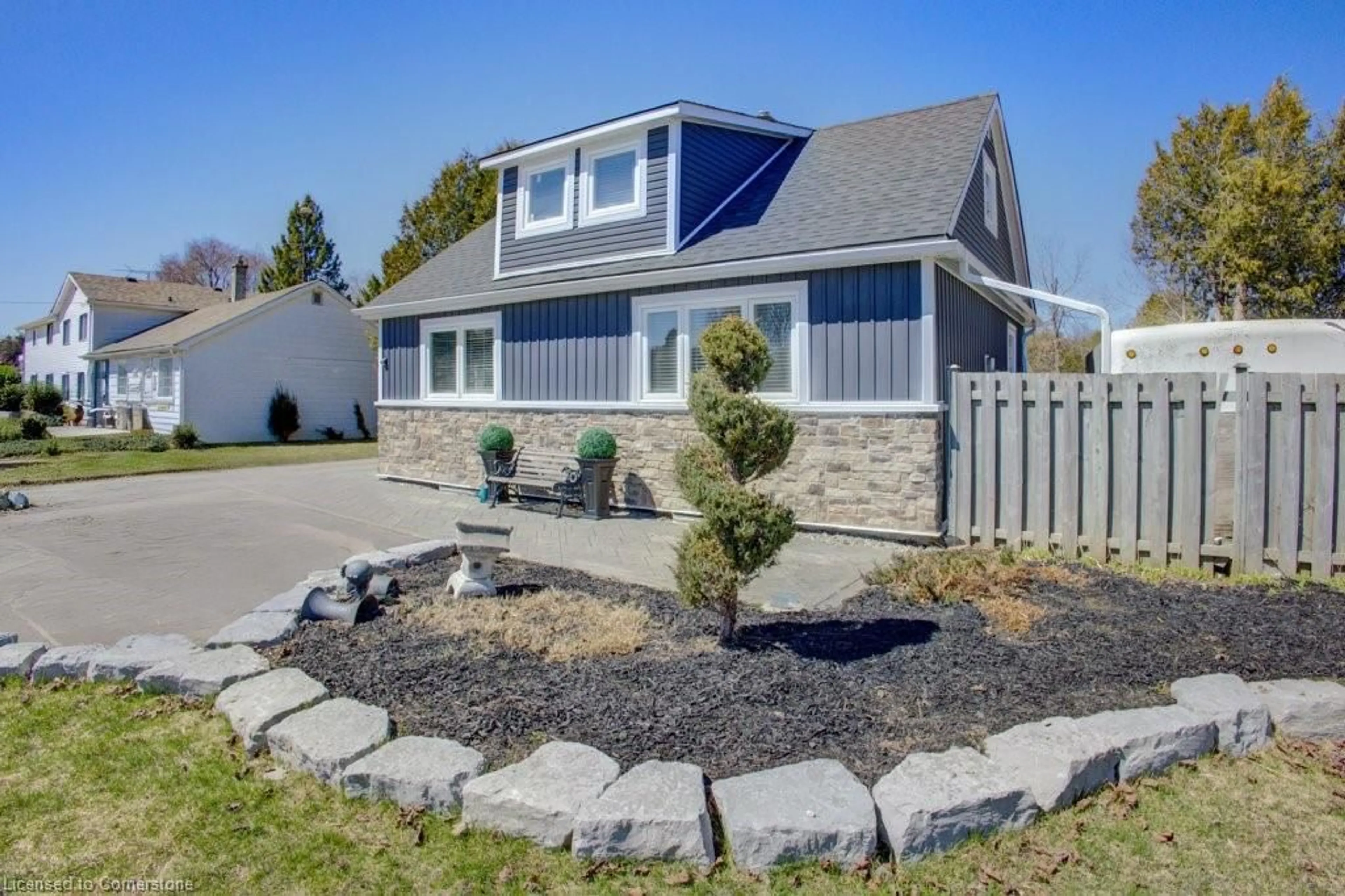 Home with vinyl exterior material, street for 9488 Wellington Road 124, Erin Ontario N0B 1T0