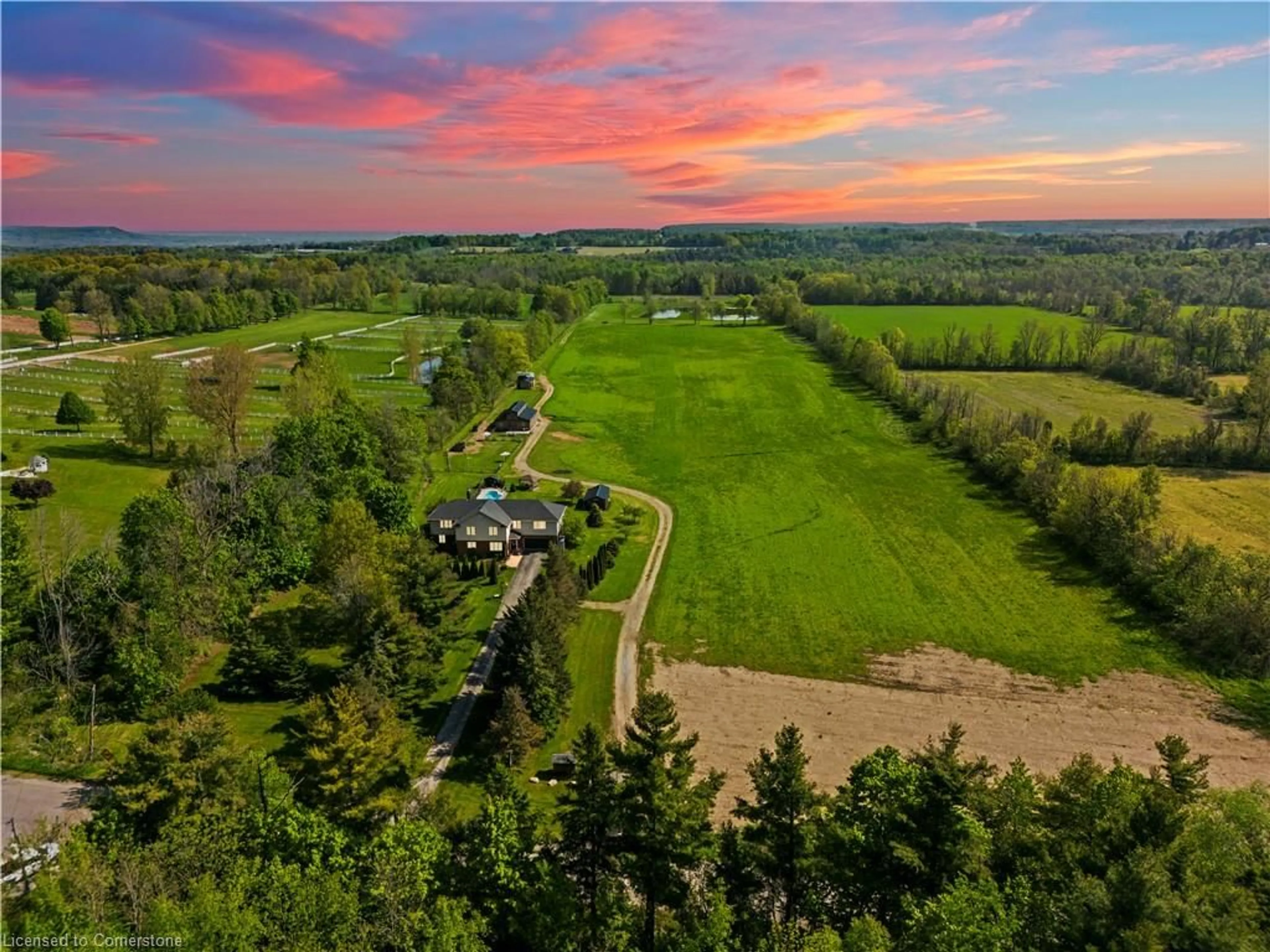 A pic from outside/outdoor area/front of a property/back of a property/a pic from drone, unknown for 5489 Milburough Line, Burlington Ontario L7P 0C6