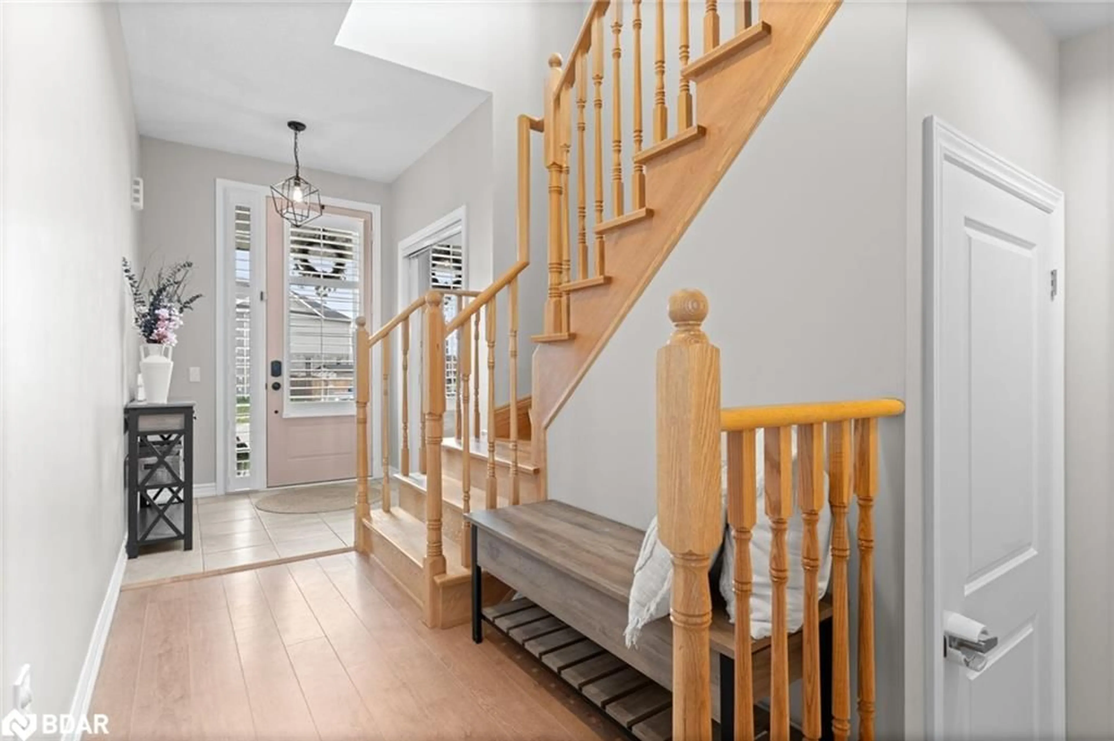 Indoor entryway for 61 Wagner Cres, Angus Ontario L0M 1B6