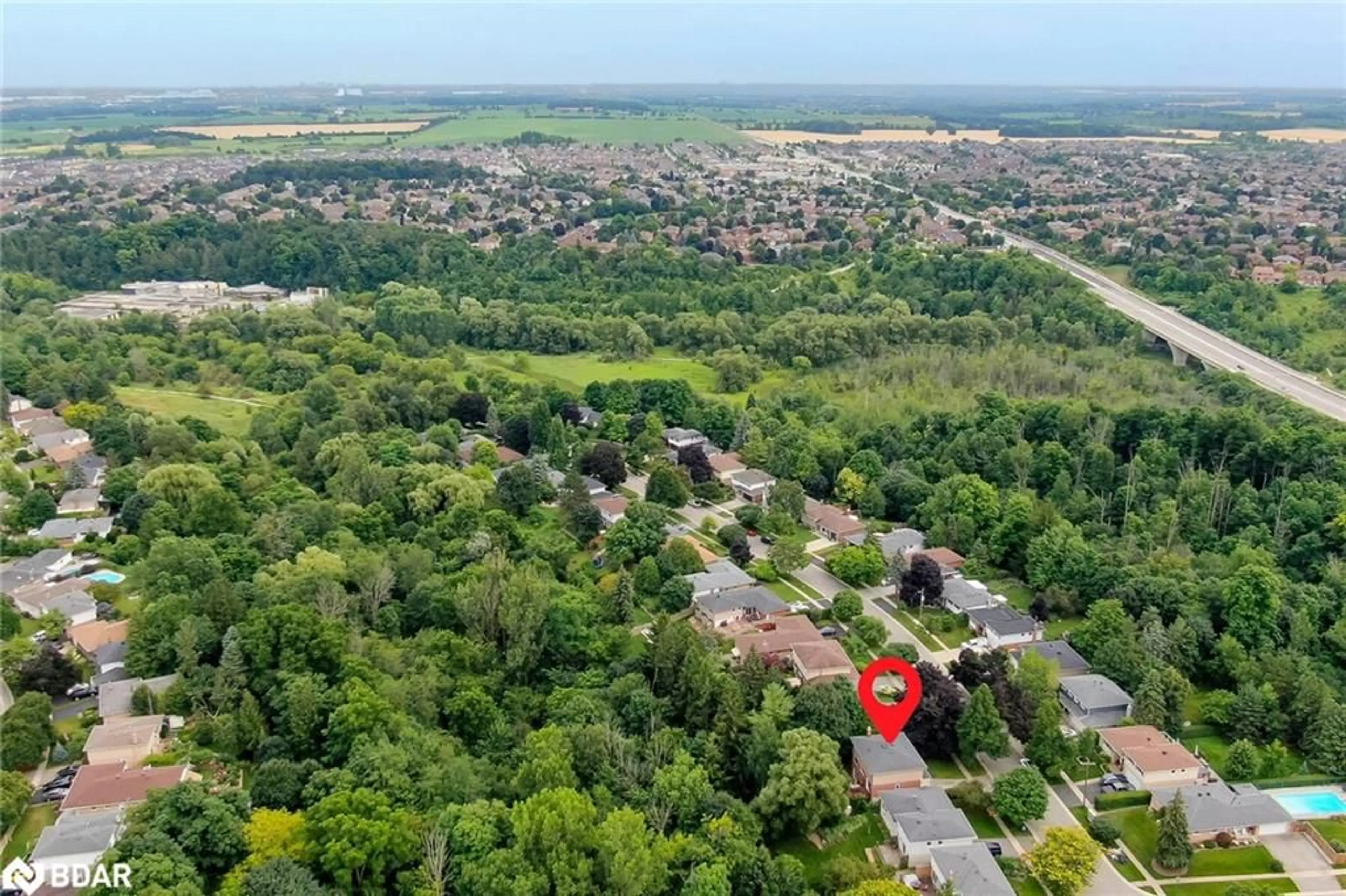 A pic from outside/outdoor area/front of a property/back of a property/a pic from drone, unknown for 35 Metcalfe Crt, Georgetown Ontario L7G 4N7