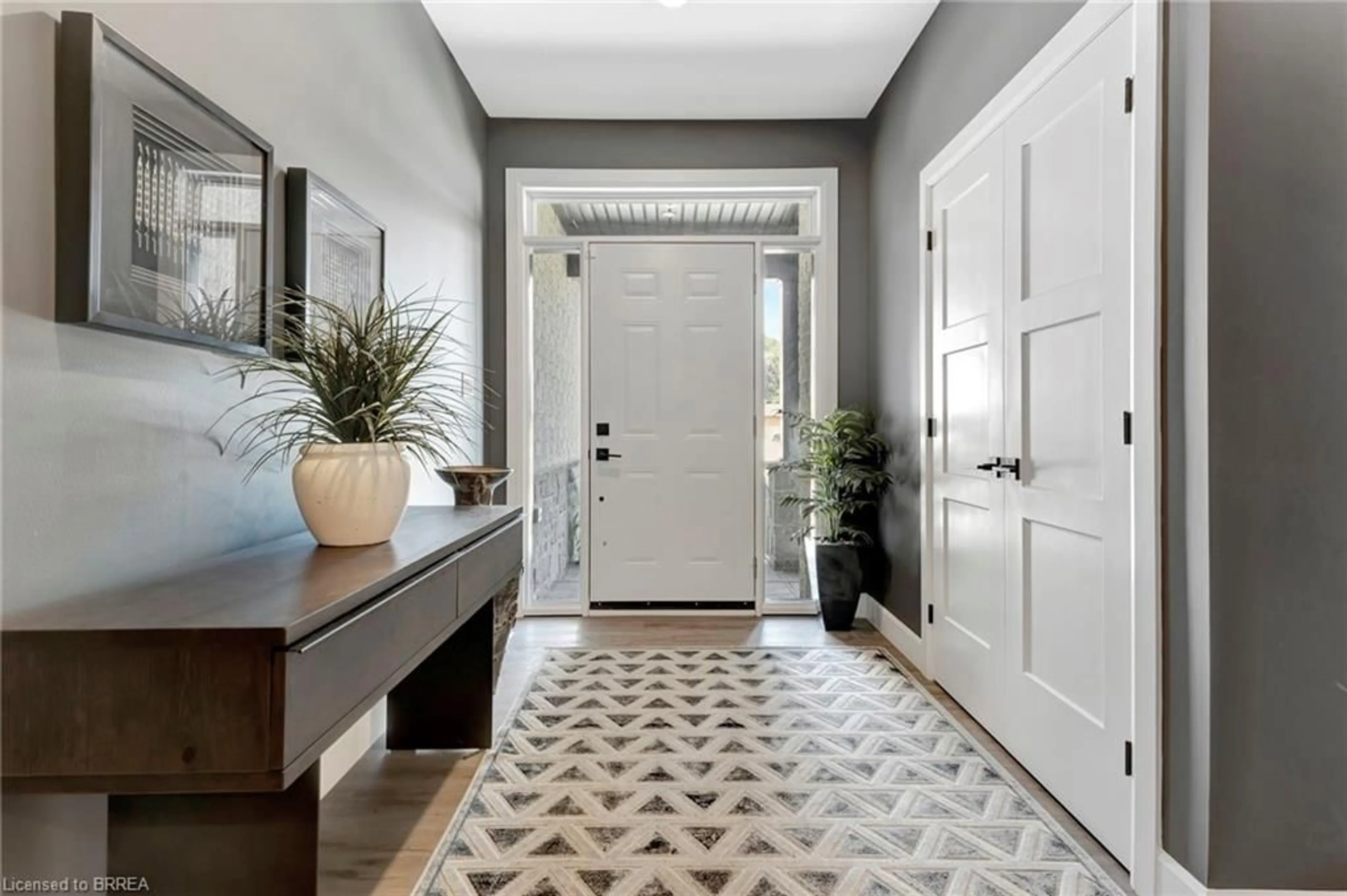 Indoor entryway for 442 James St, Delhi Ontario N4B 2C1
