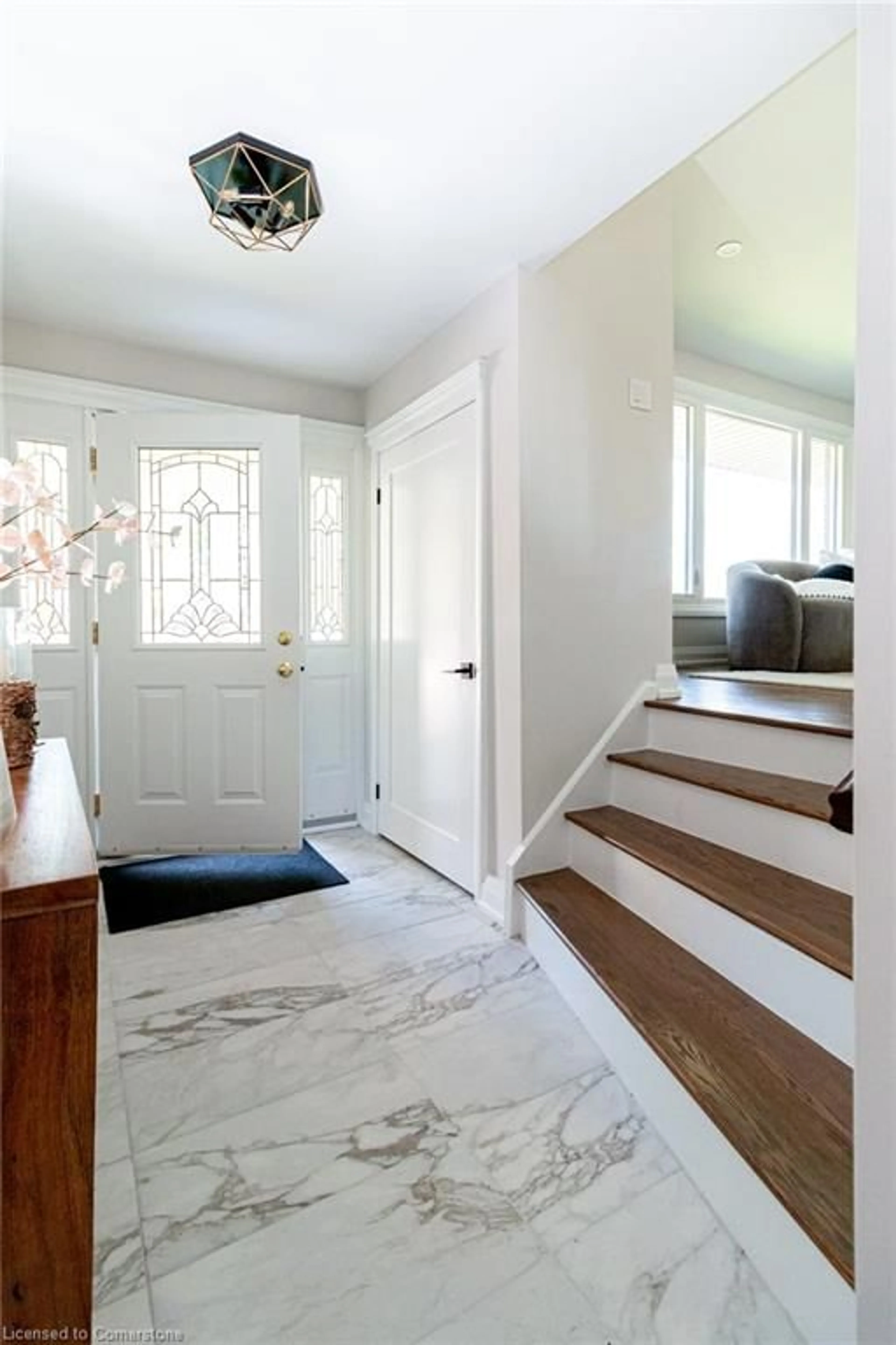Indoor entryway for 30 Donlea Dr, Hamilton Ontario L8T 1K3