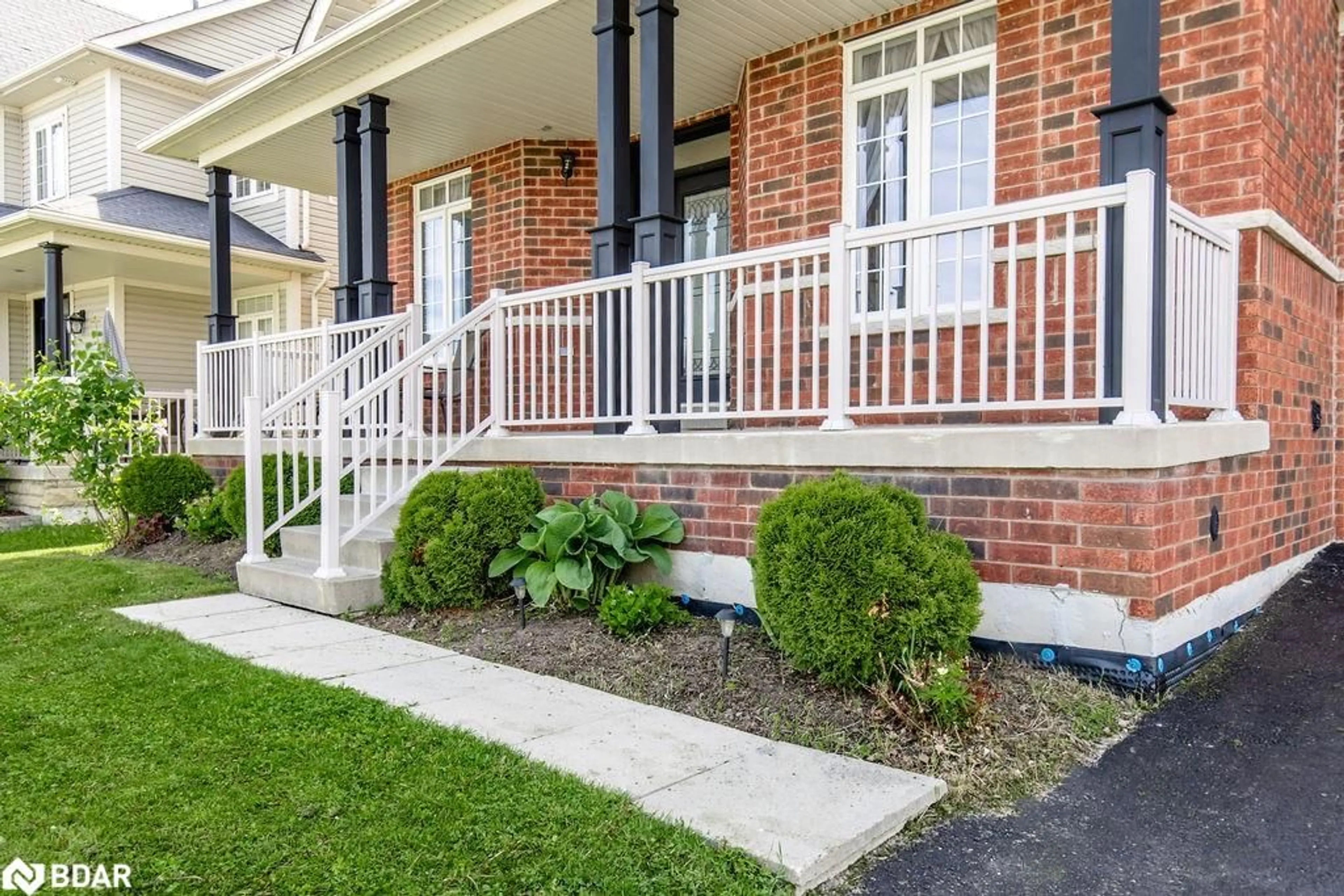 Unknown for 61 The Queensway, Barrie Ontario L4M 7J3
