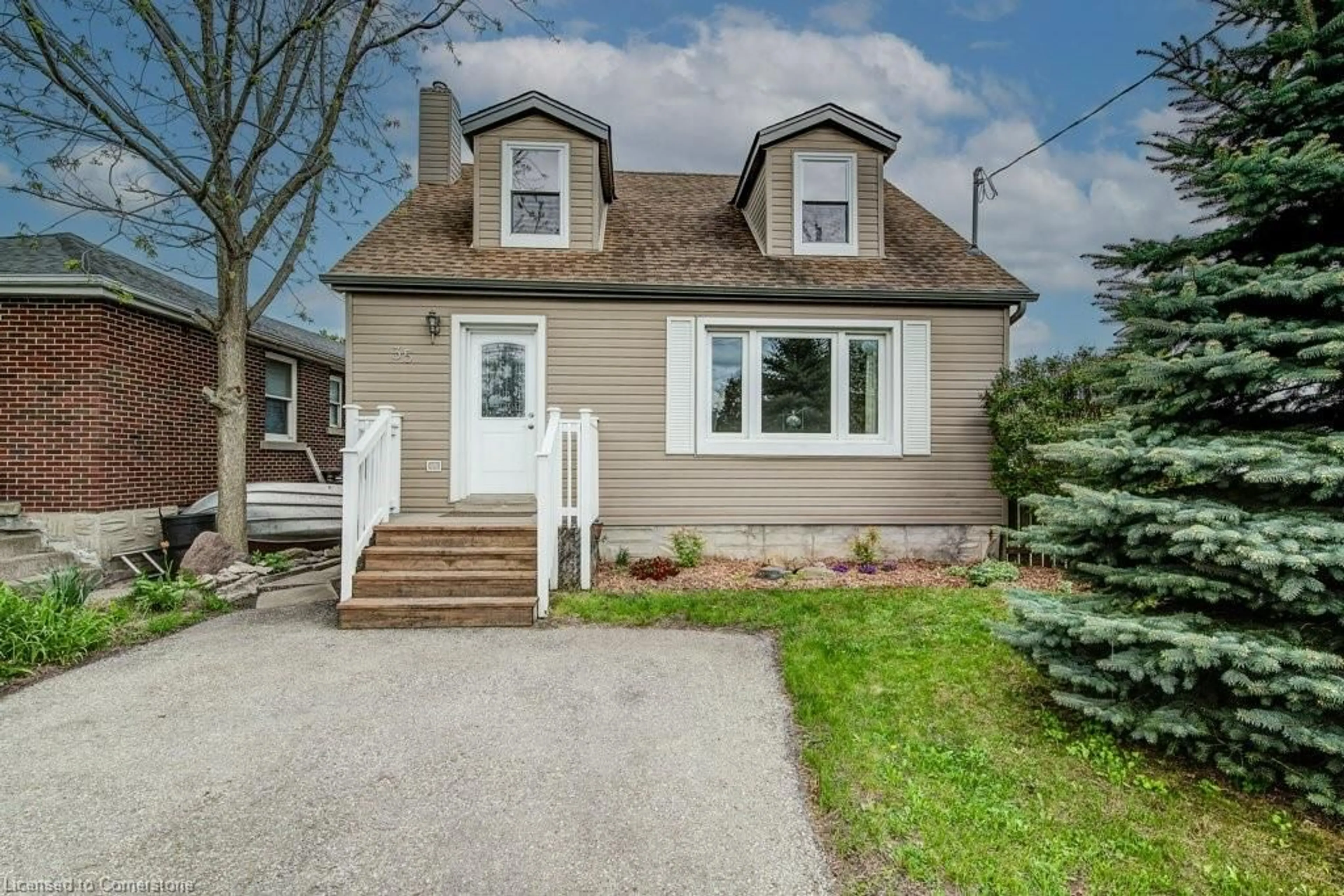 Home with vinyl exterior material, street for 35 Waverly Rd, Kitchener Ontario N2G 2E1