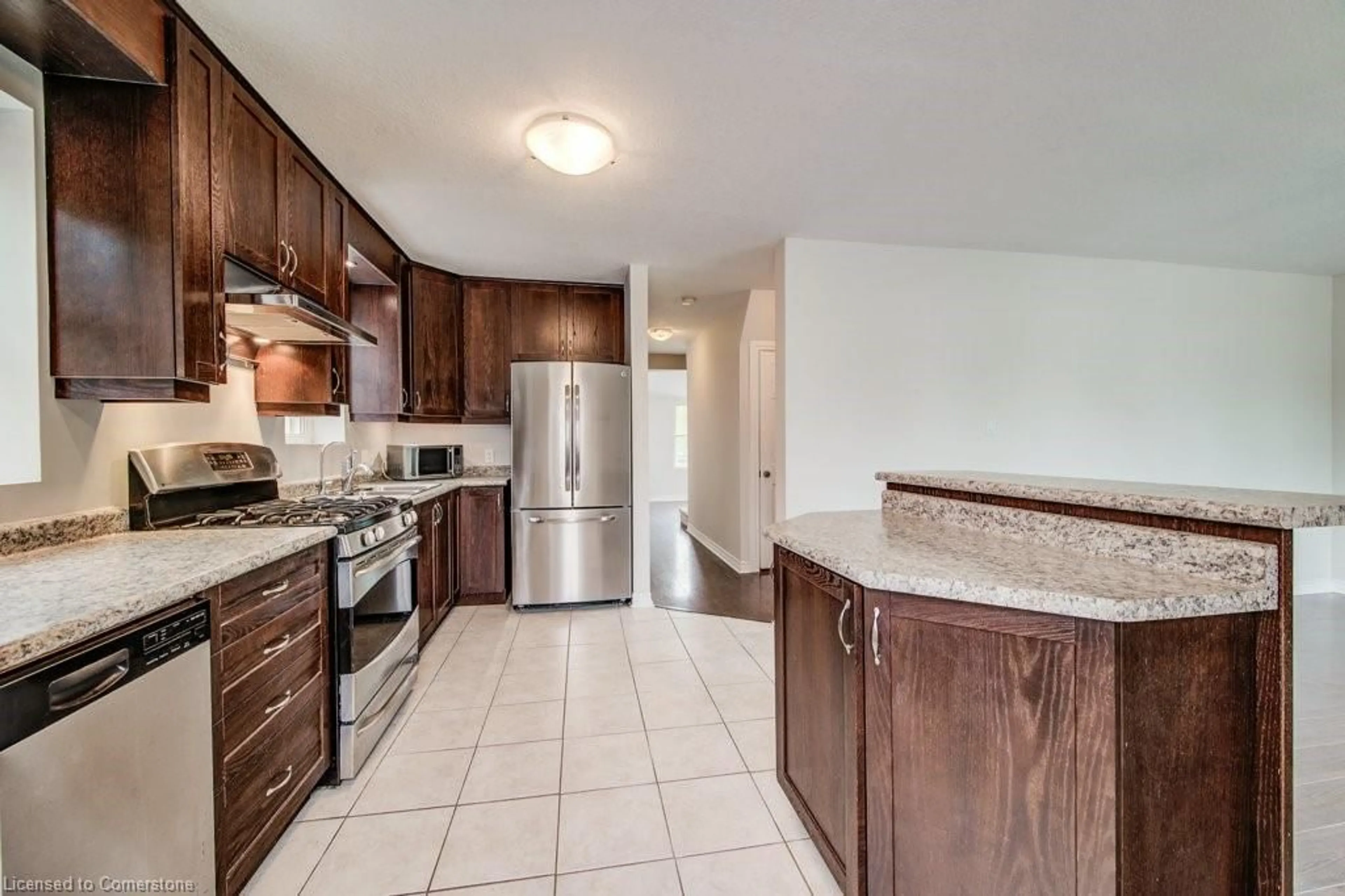Standard kitchen, ceramic/tile floor for 35 Waverly Rd, Kitchener Ontario N2G 2E1