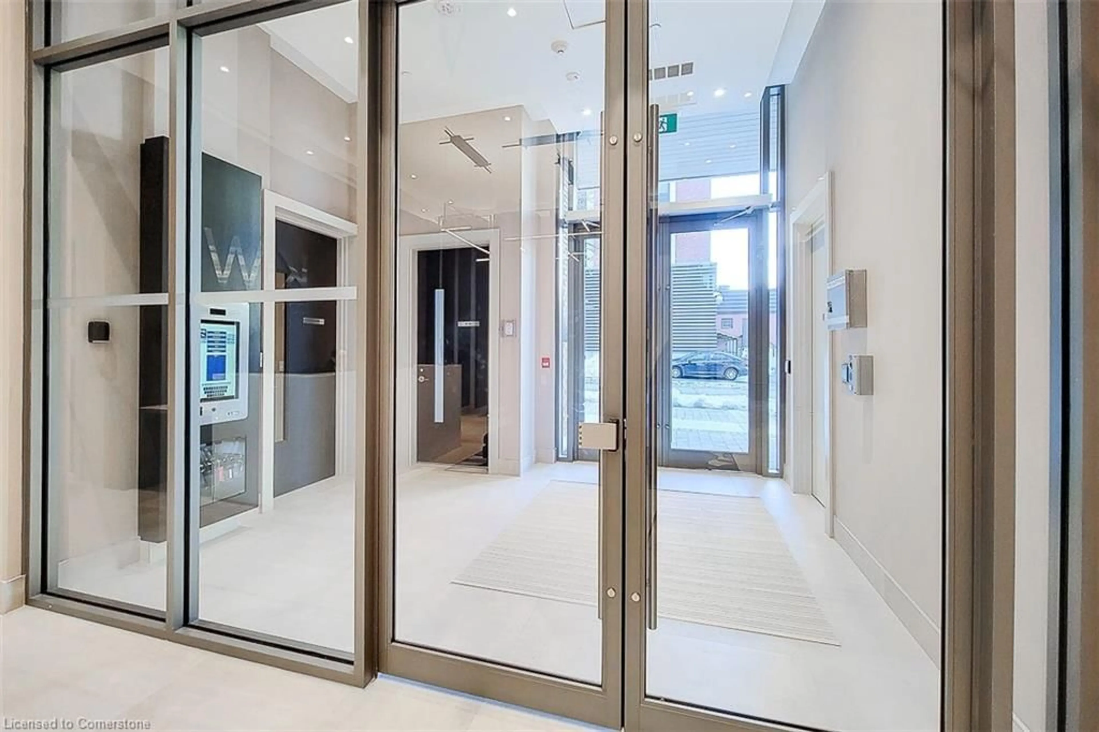 Indoor foyer for 212 King William St #1119, Hamilton Ontario L8R 0A7