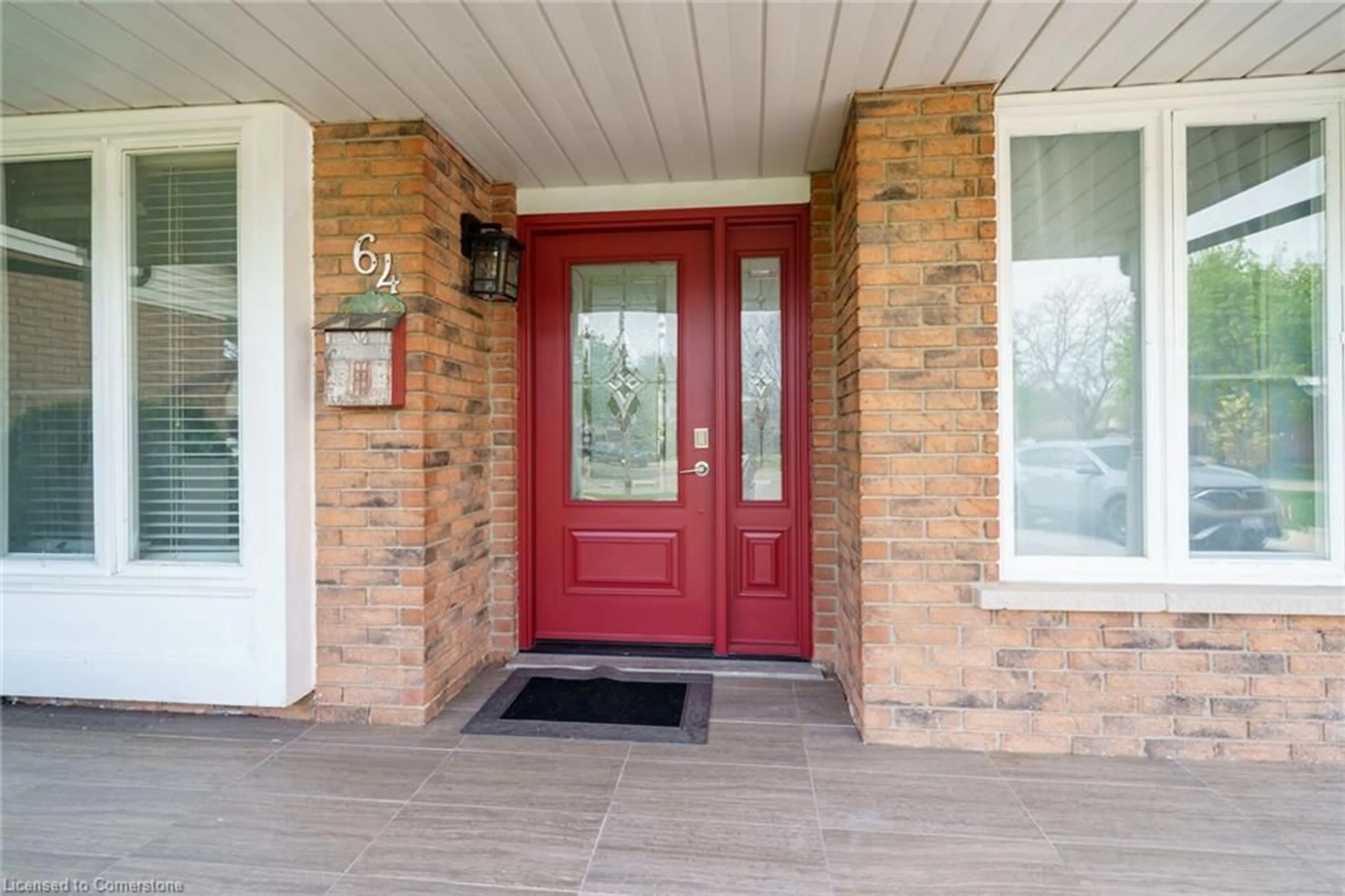 Indoor entryway for 64 Birchlawn Crt, Stoney Creek Ontario L8G 4B3