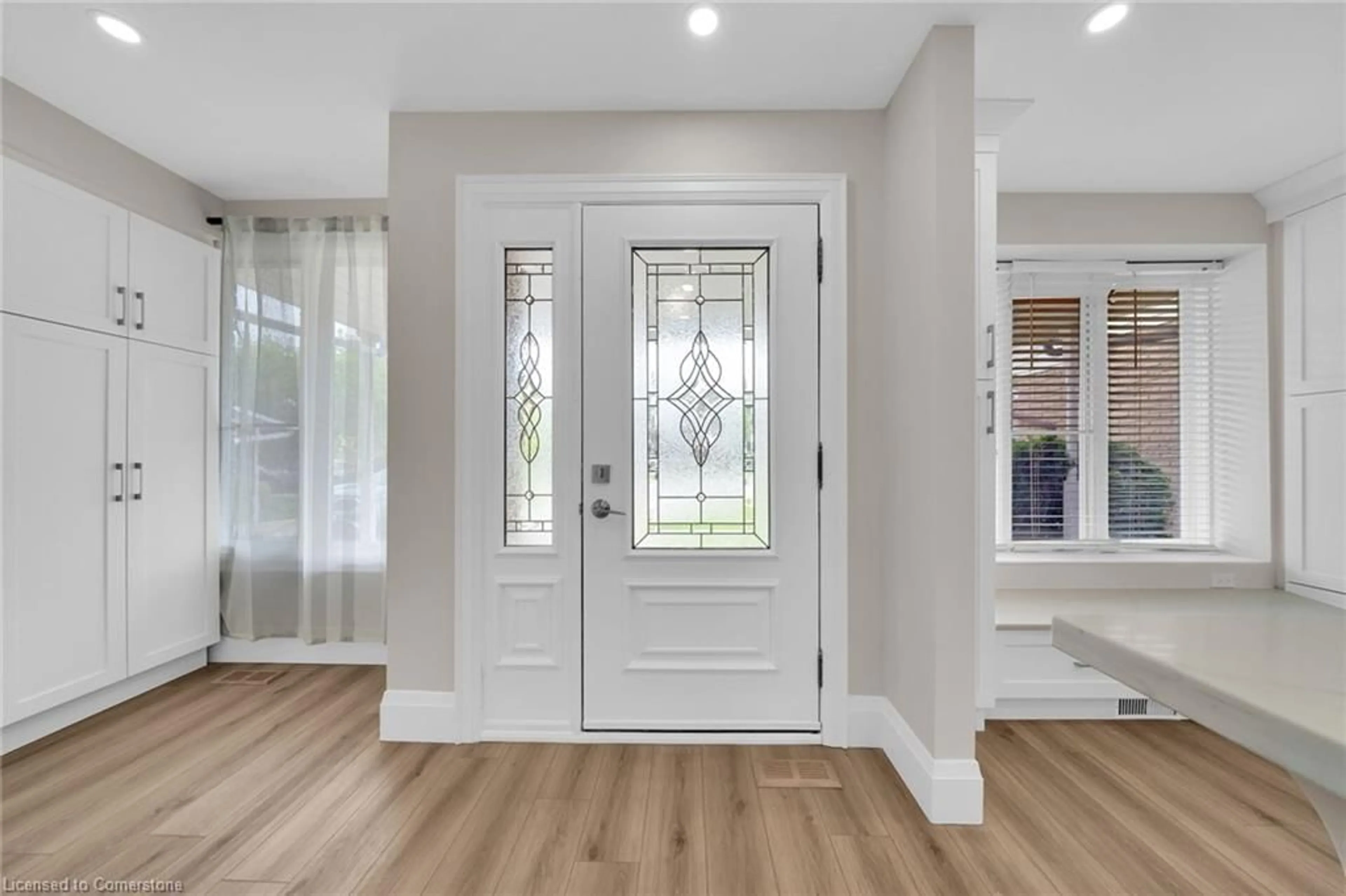 Indoor entryway for 64 Birchlawn Crt, Stoney Creek Ontario L8G 4B3