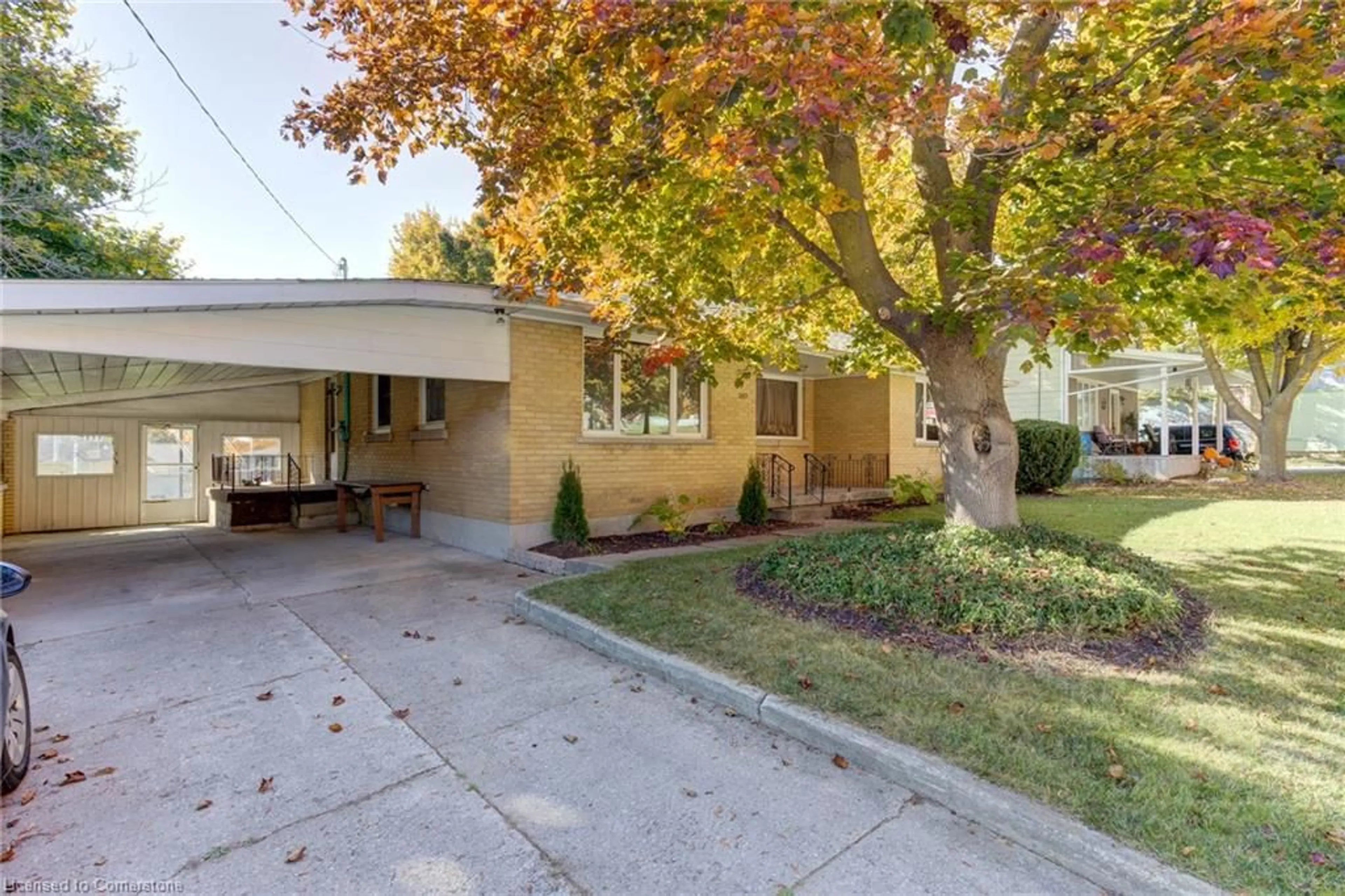 Patio, street for 385 Main St, Mount Forest Ontario N0G 2L3