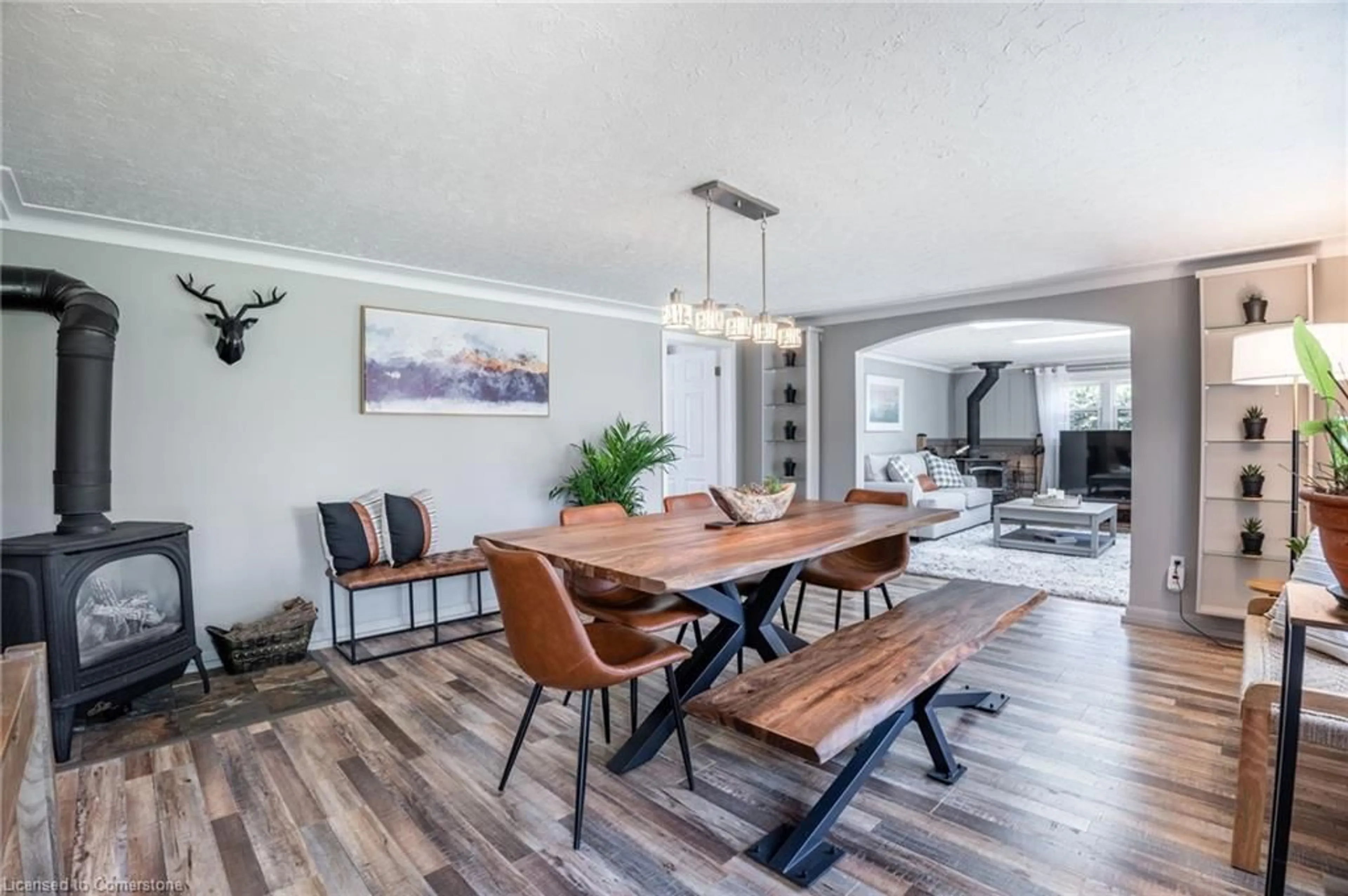 Dining room, wood/laminate floor for 918 Charlotteville Road 8, Simcoe Ontario N3Y 4K5