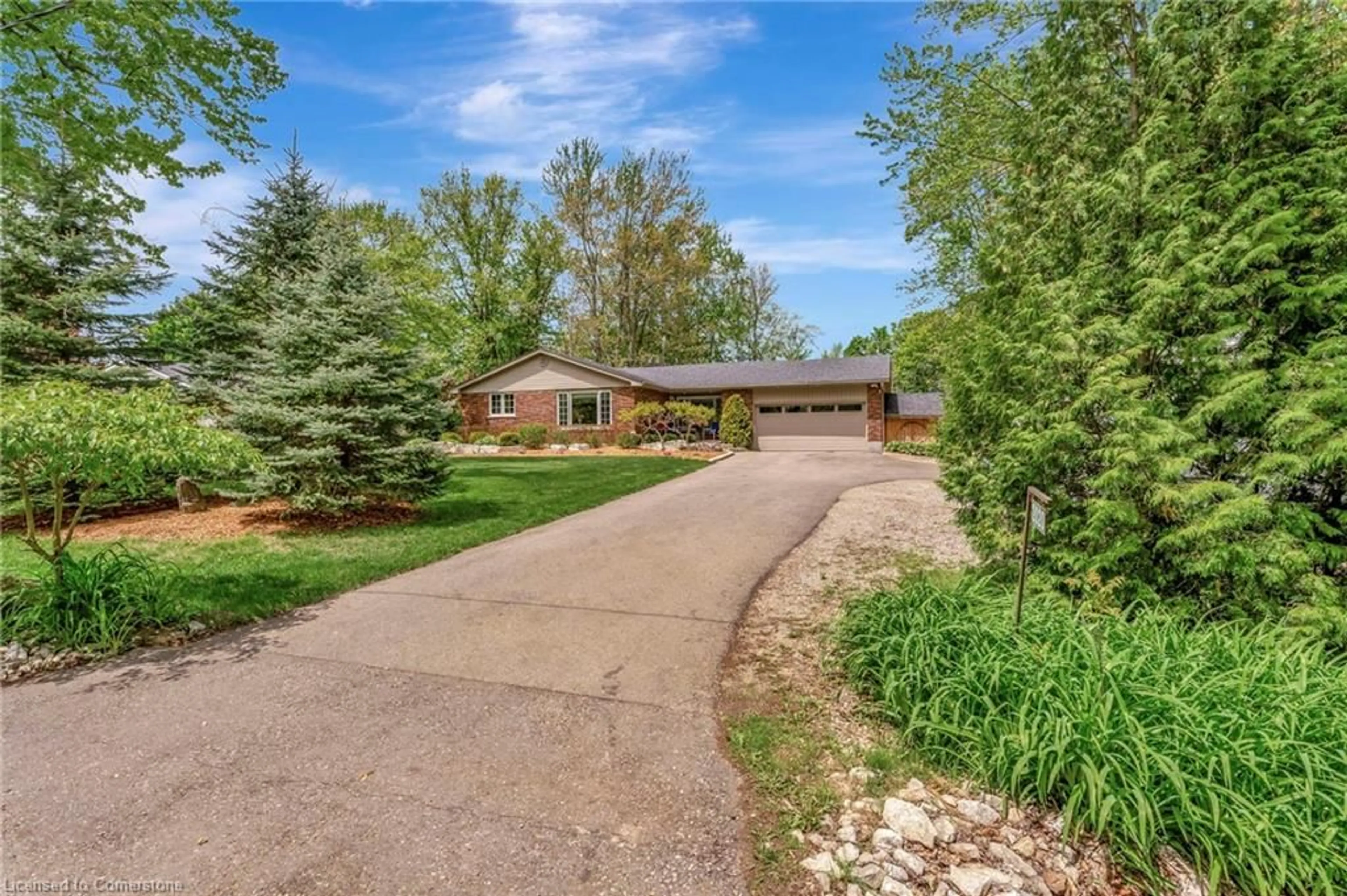 A pic from outside/outdoor area/front of a property/back of a property/a pic from drone, street for 2020 Clyde Rd, Cambridge Ontario N1R 5S7