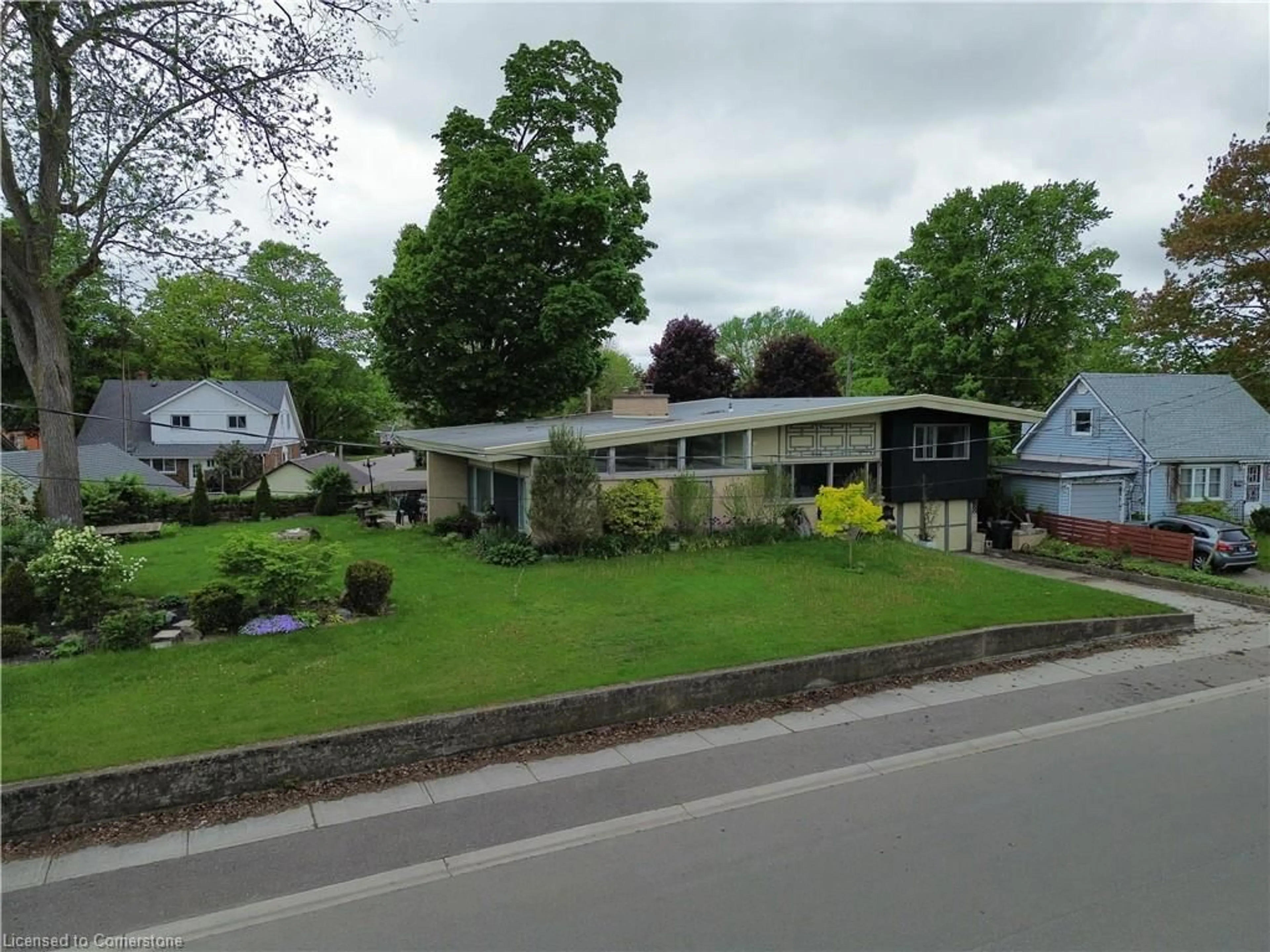 A pic from outside/outdoor area/front of a property/back of a property/a pic from drone, street for 256 St George Lane, Delhi Ontario N4B 2J5