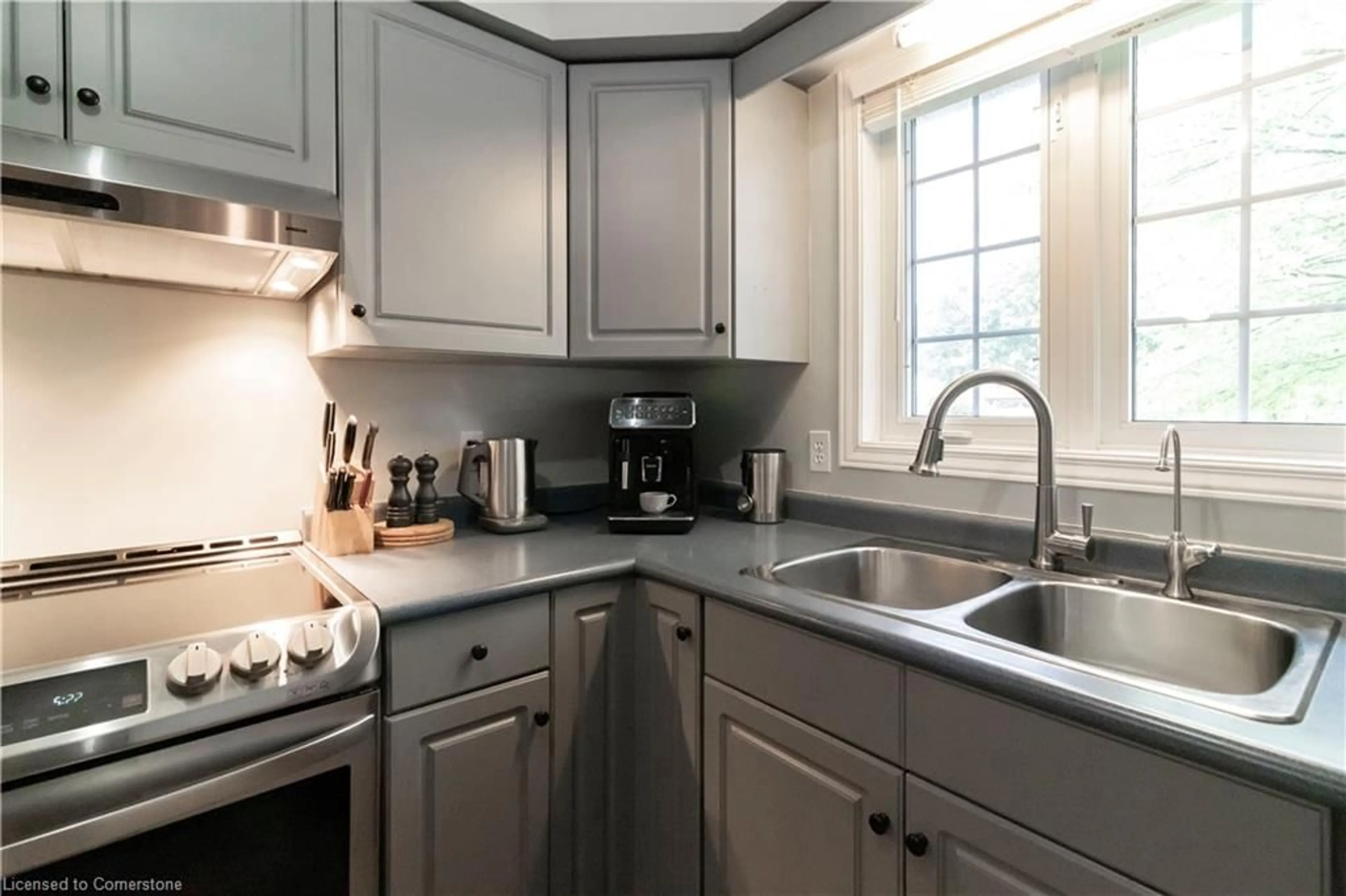 Standard kitchen, ceramic/tile floor for 229 Baker St #3, Waterloo Ontario N2T 2R4
