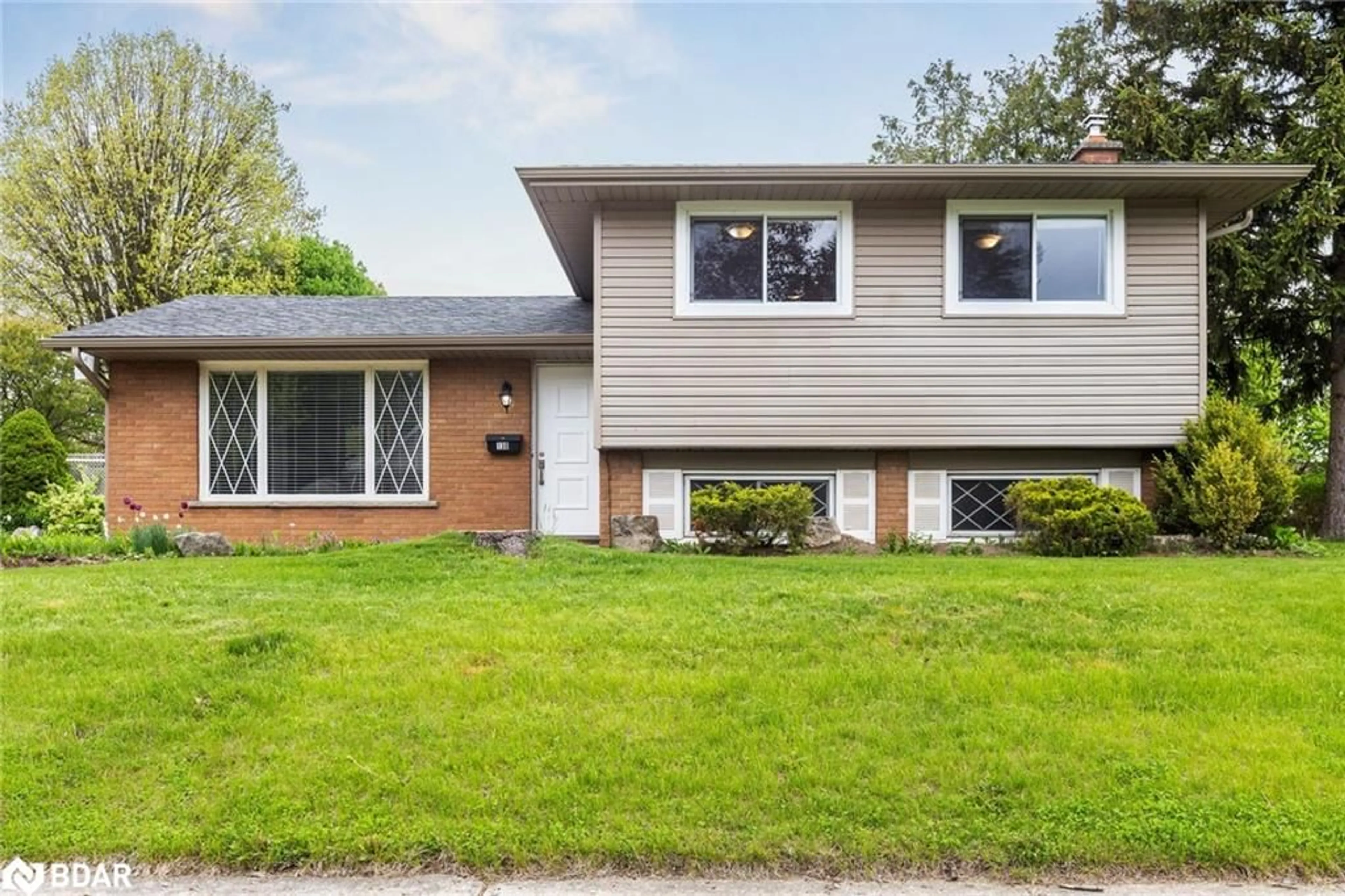 Home with brick exterior material, street for 130 Hudson Cres, Kitchener Ontario N2B 2V9