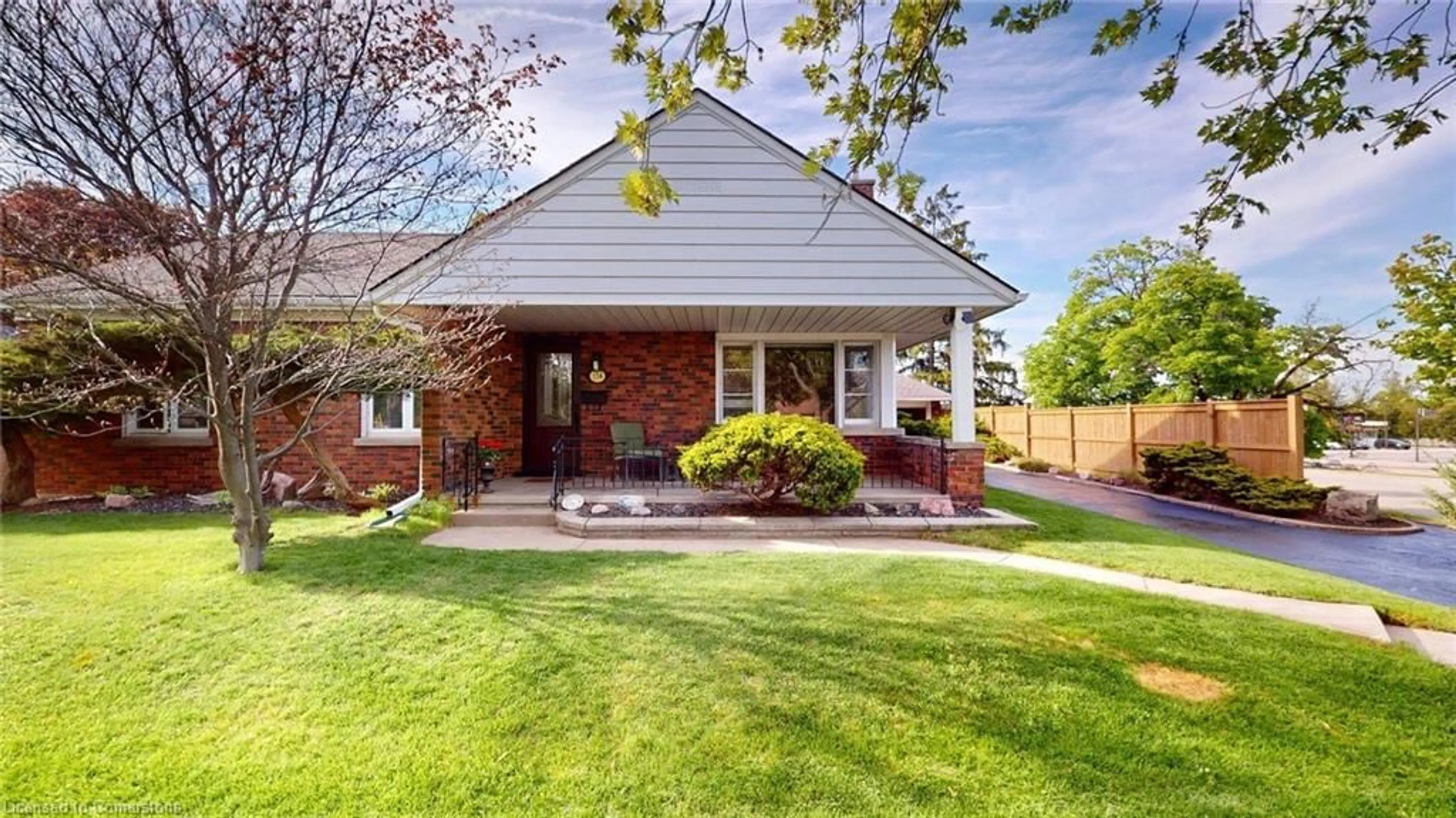 Home with brick exterior material, street for 134 Queensway Dr, Brantford Ontario N3R 4X3