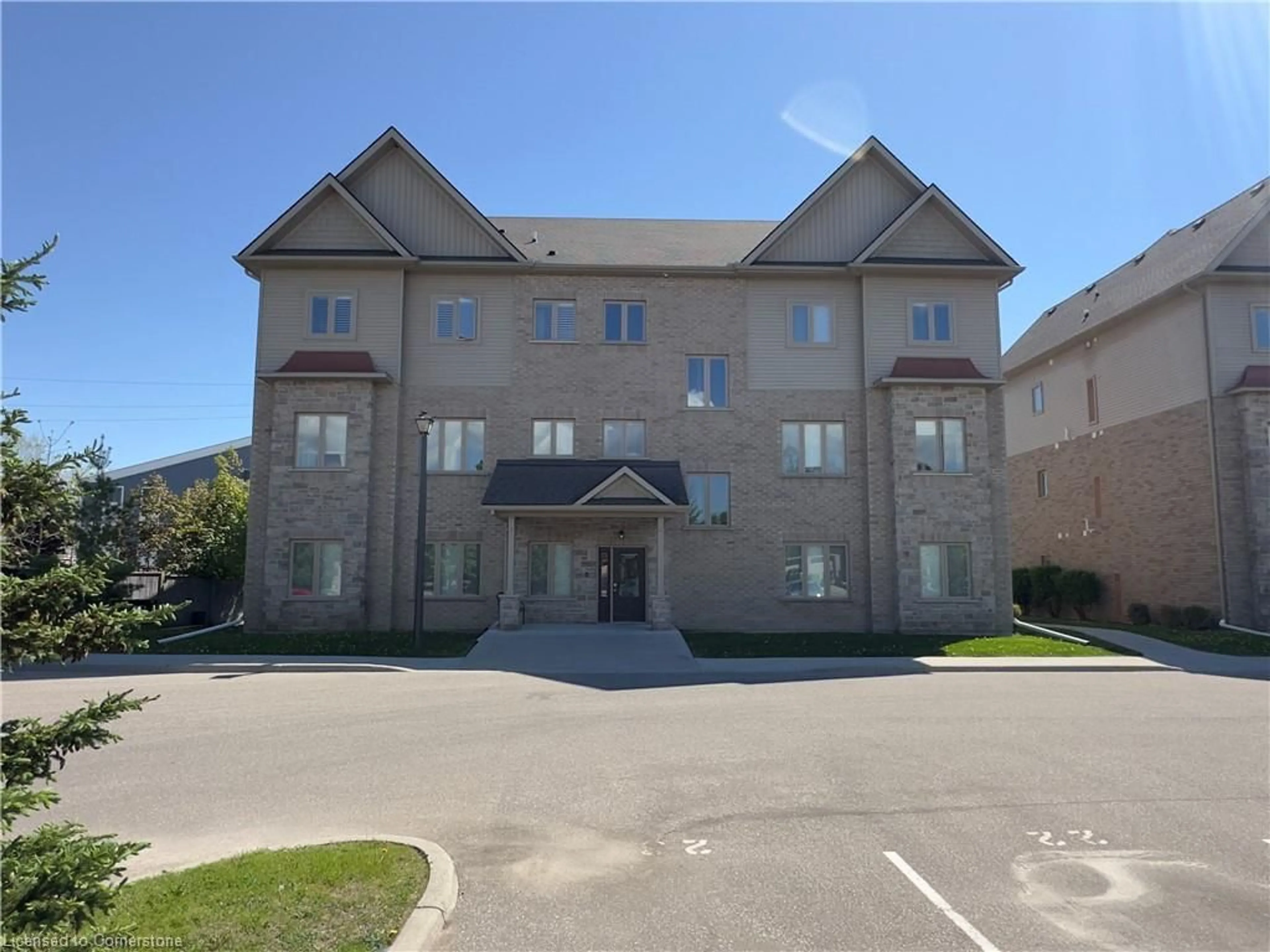 A pic from outside/outdoor area/front of a property/back of a property/a pic from drone, building for 111 South Cayuga St #25, Dunnville Ontario N1A 0B5