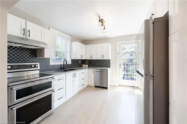 Additional property image - 105 Tragina Ave