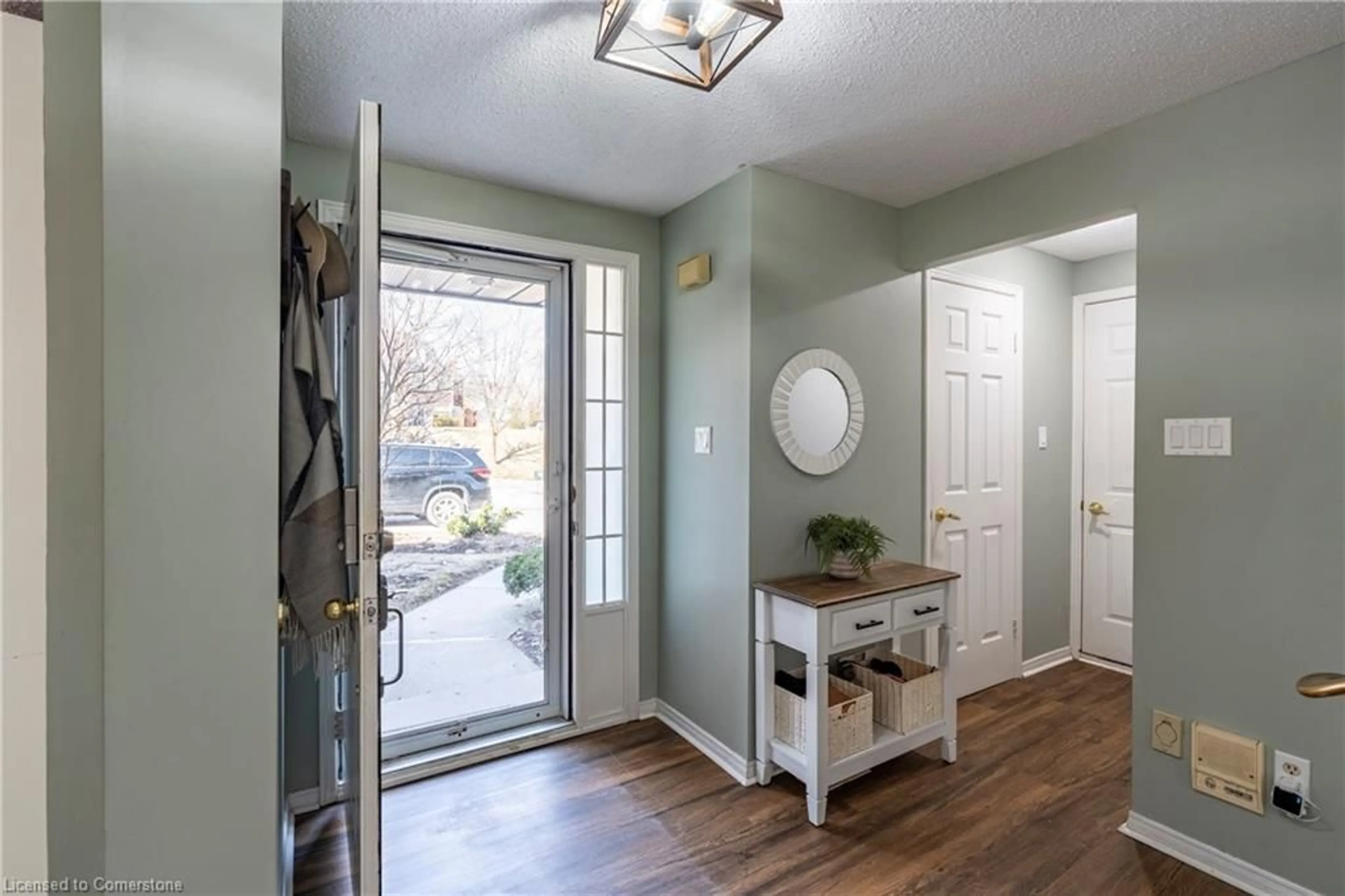 Indoor entryway for 270 Morrison Rd #1B, Kitchener Ontario N2A 3J5