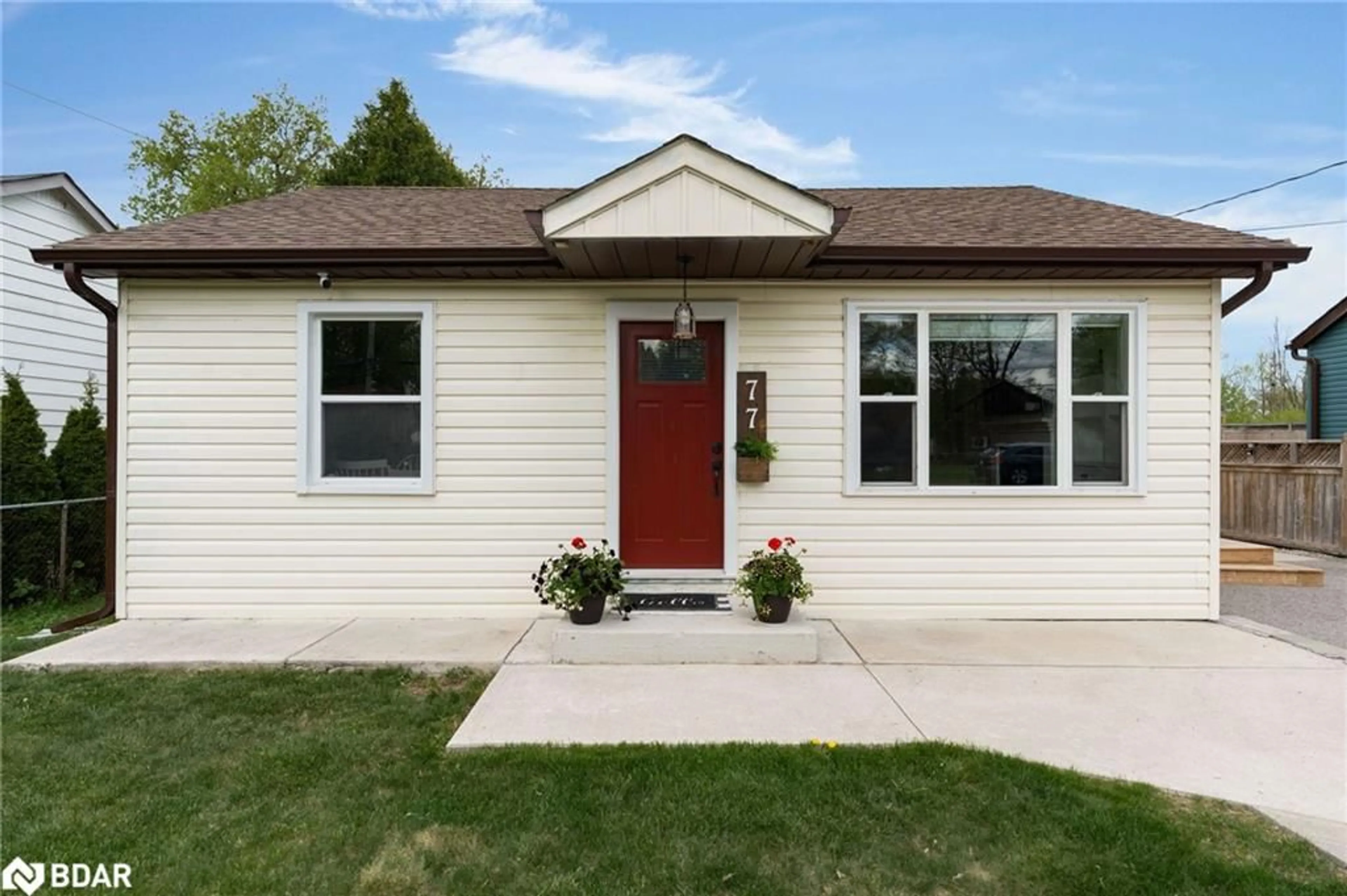 Home with vinyl exterior material, street for 77 Curtis St, Angus Ontario L0M 1B0