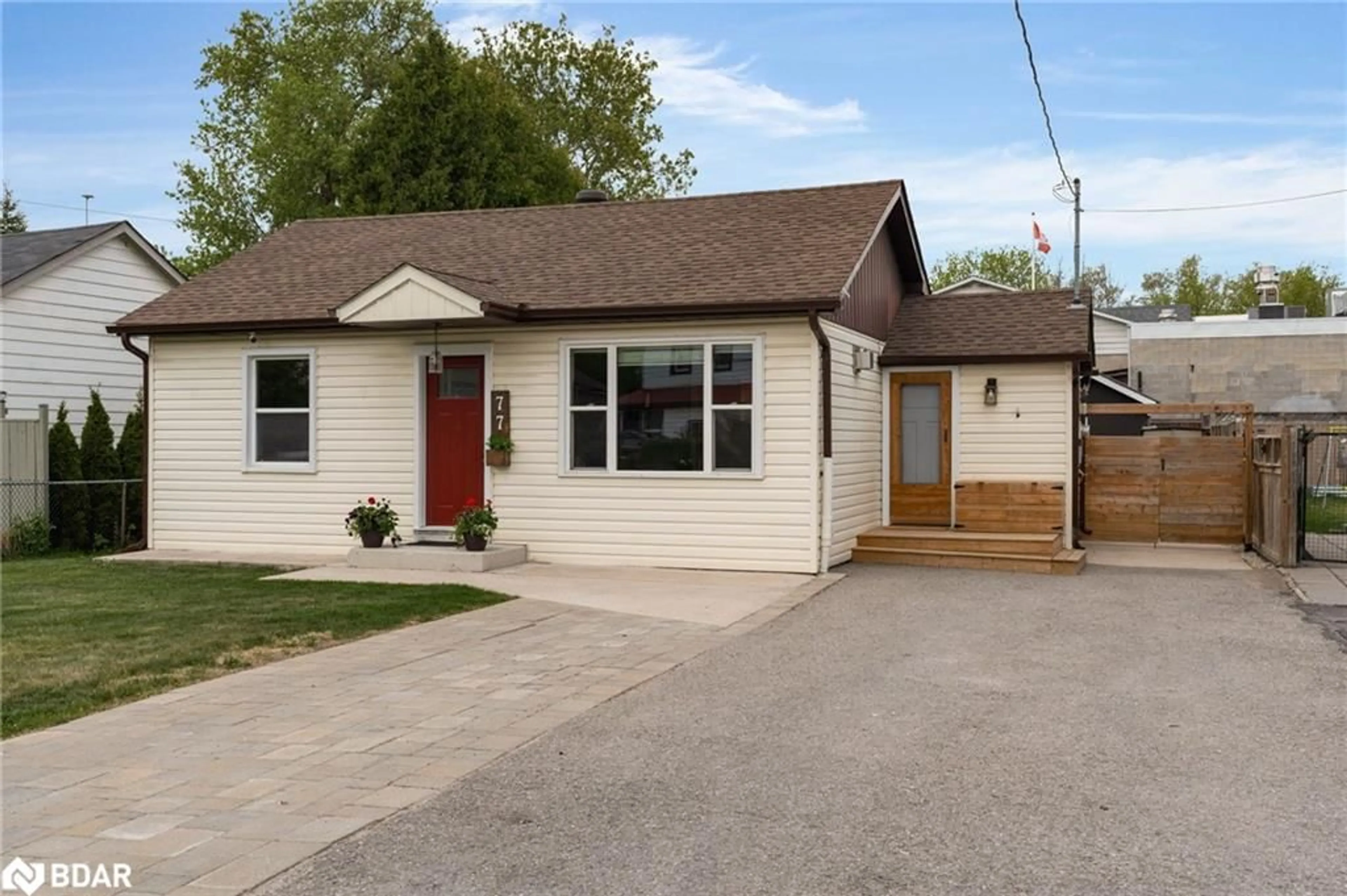 Home with vinyl exterior material, street for 77 Curtis St, Angus Ontario L0M 1B0
