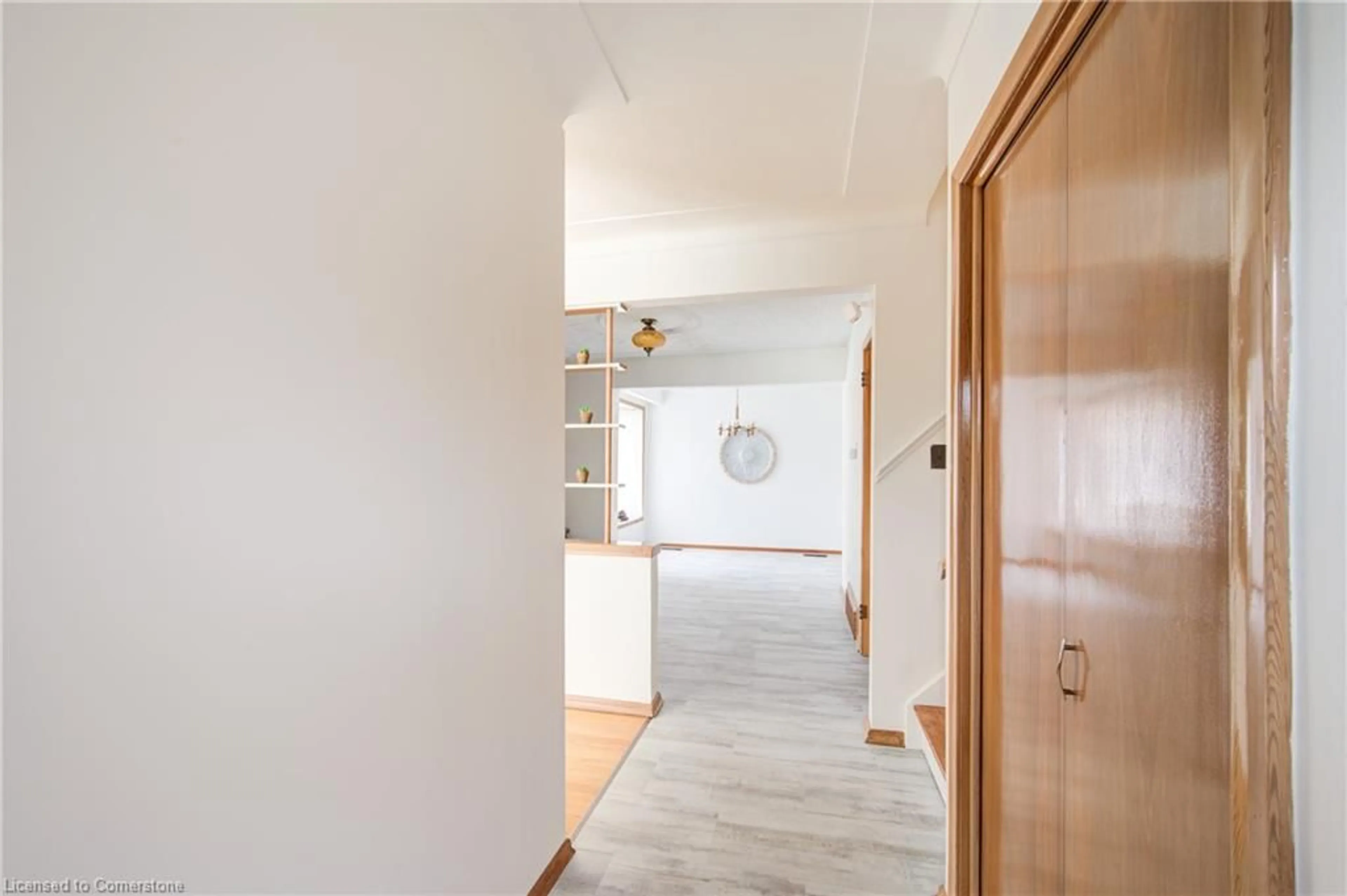Indoor foyer for 94 Harold Ave, Kitchener Ontario N2A 2H8