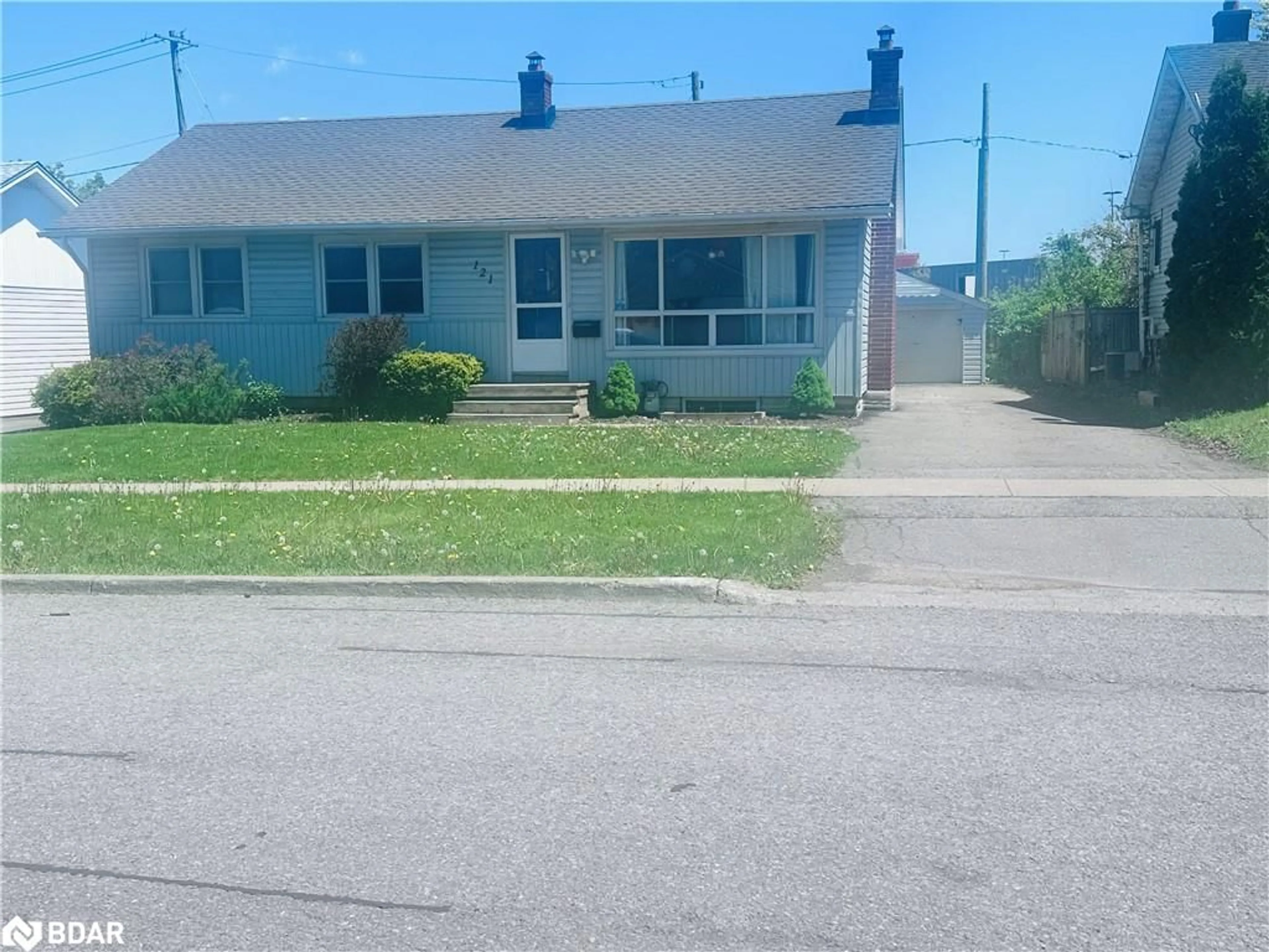 Unknown for 121 Jacobson Ave, St. Catharines Ontario L2T 3A6