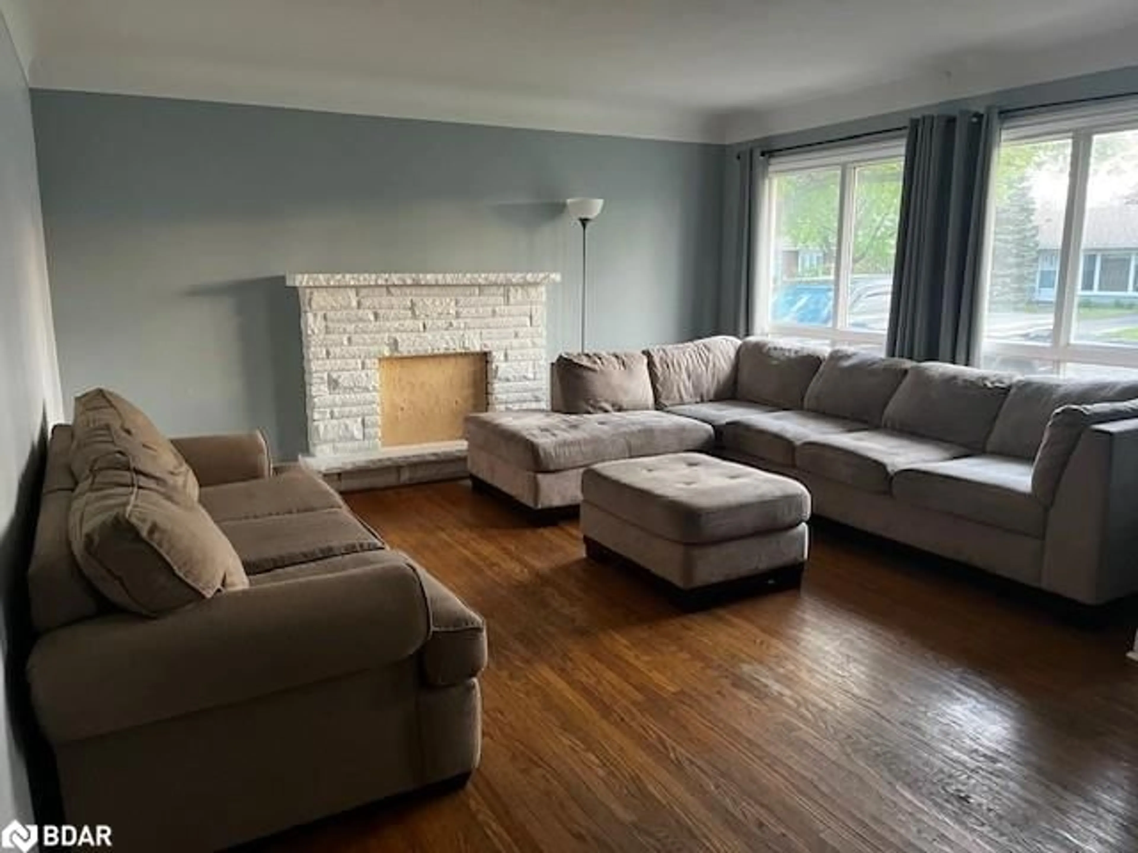 Living room with furniture, unknown for 121 Jacobson Ave, St. Catharines Ontario L2T 3A6